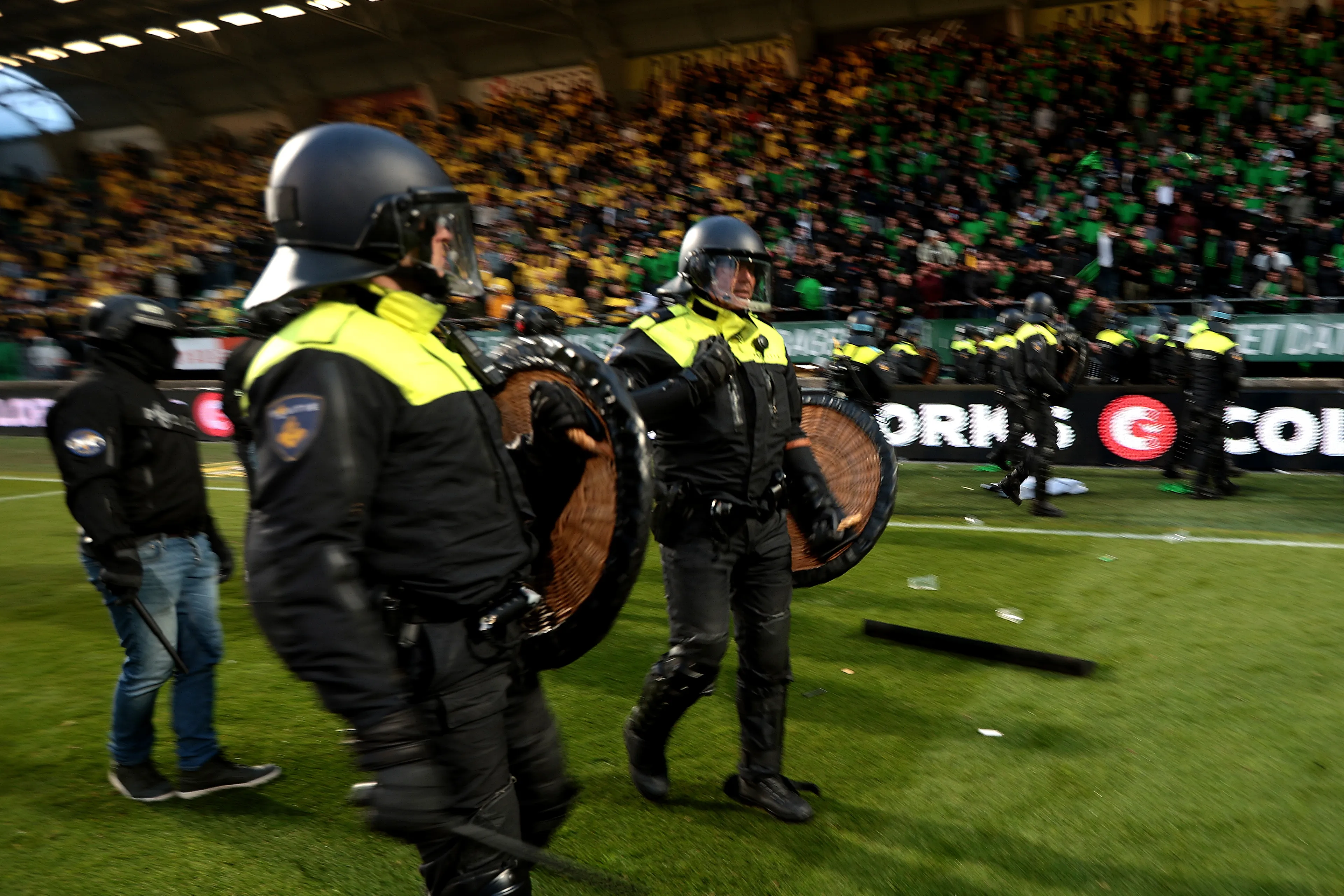 Voorarrest vier verdachten rellen ADO-stadion Den Haag verlengd