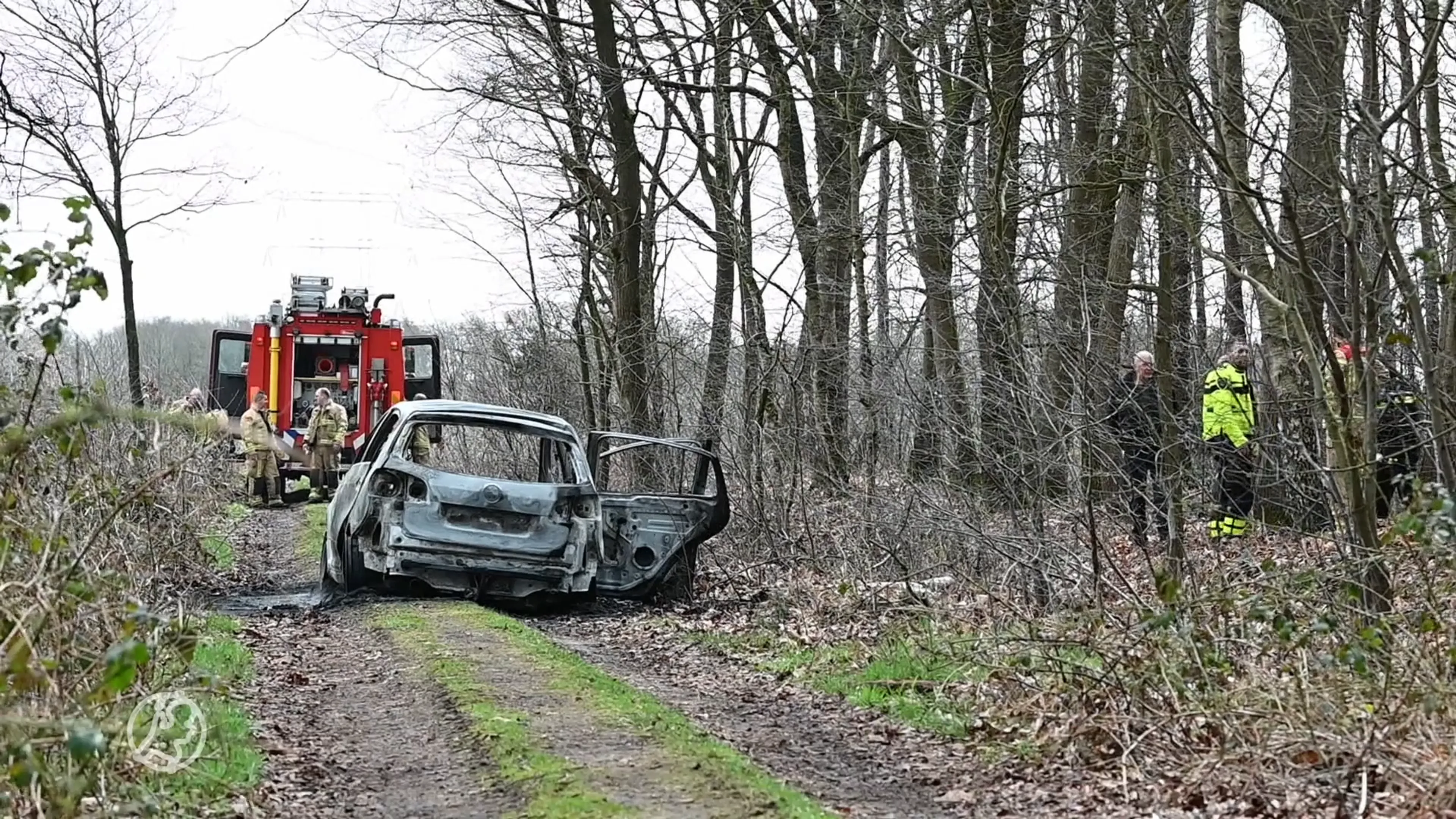 Wie is de dode in de uitgebrande auto? Politie heeft vermoeden