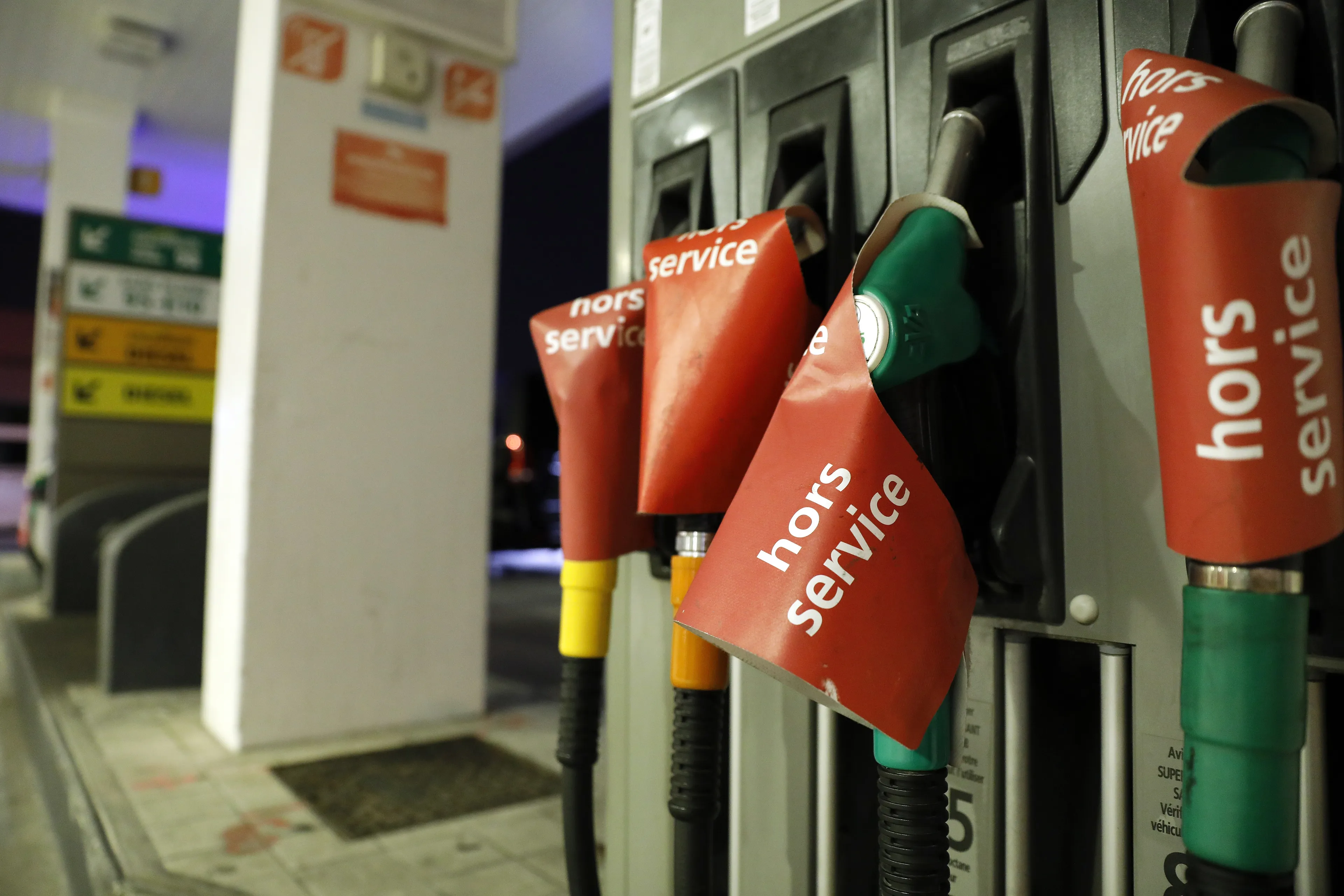 Nederlandse automobilisten met lege tank gestrand in Frankrijk door staking