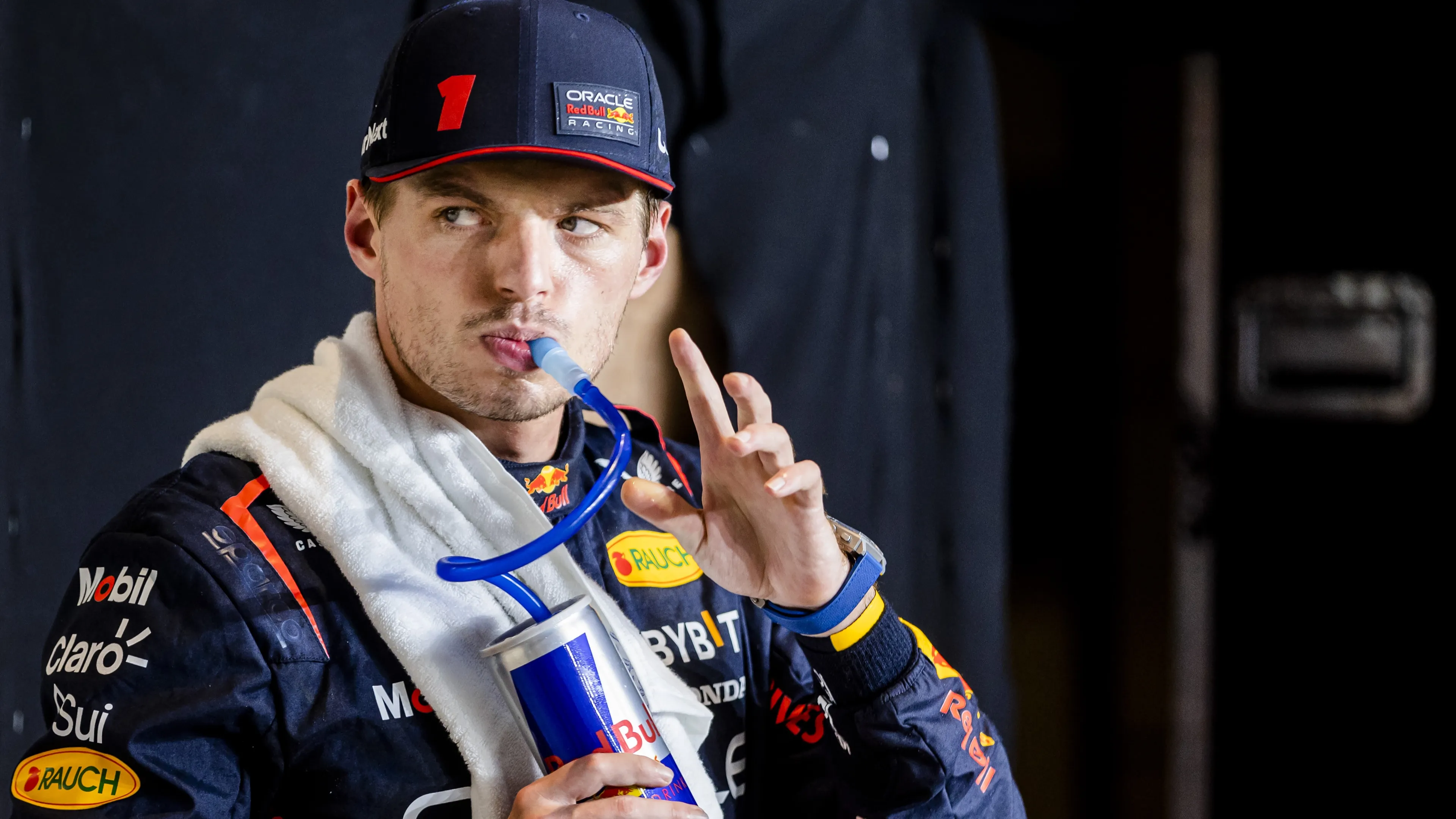 Max Verstappen afgetroefd door dominante Ferrari's in Las Vegas