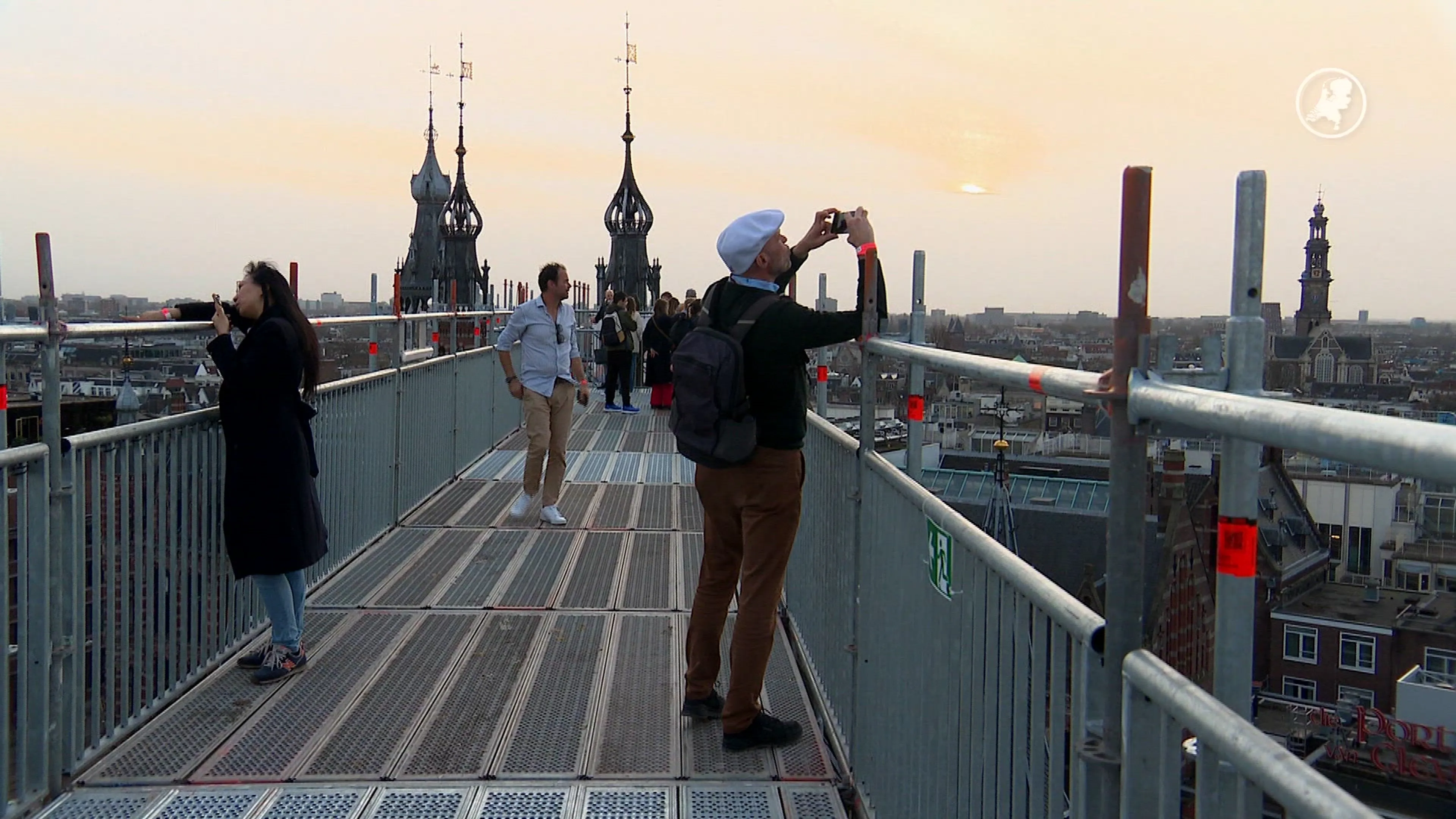 Uniek: Amsterdamse kerk opent dak van bijna 40 meter hoog