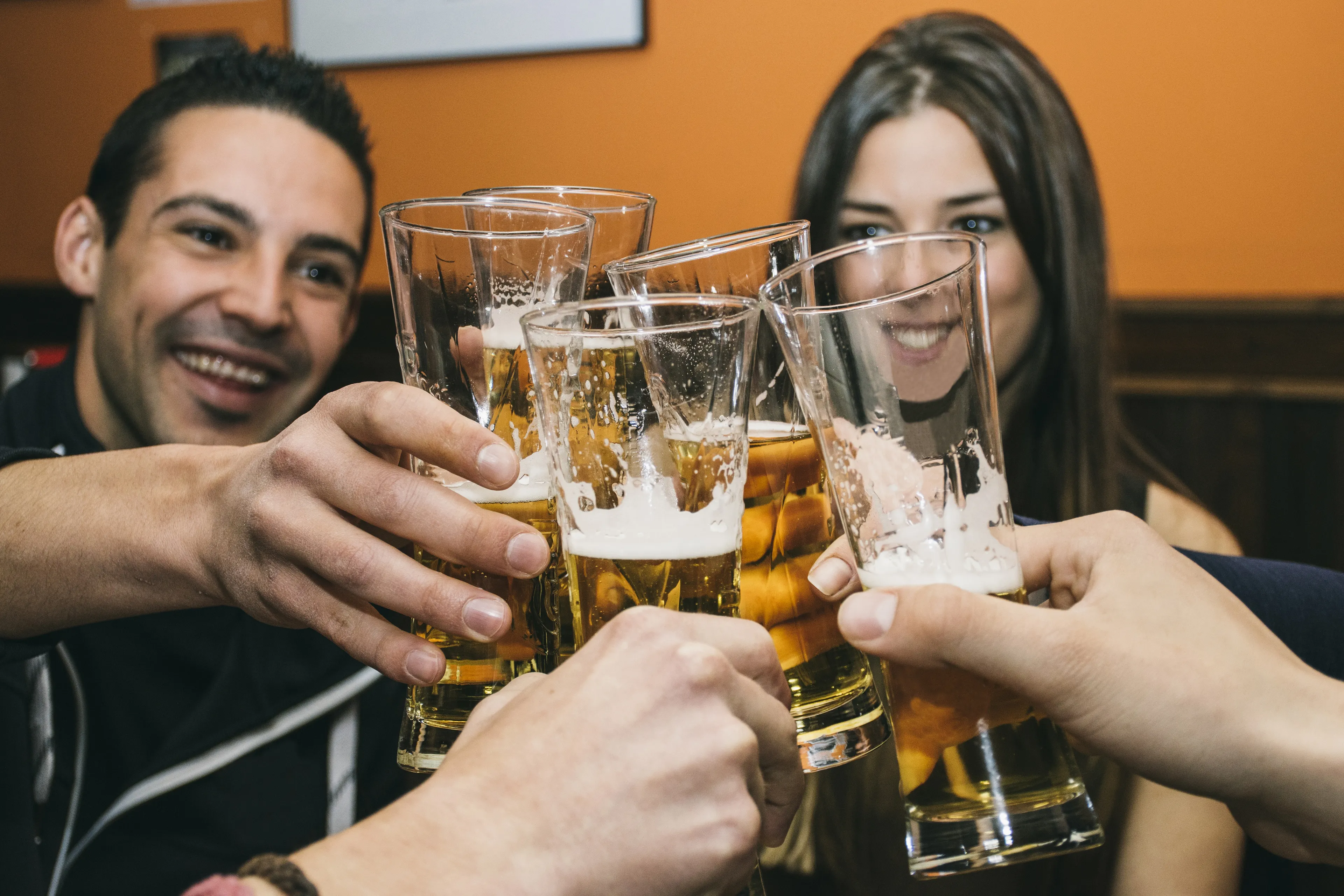 Aantal bingedrinkende scholieren terug op niveau van voor corona
