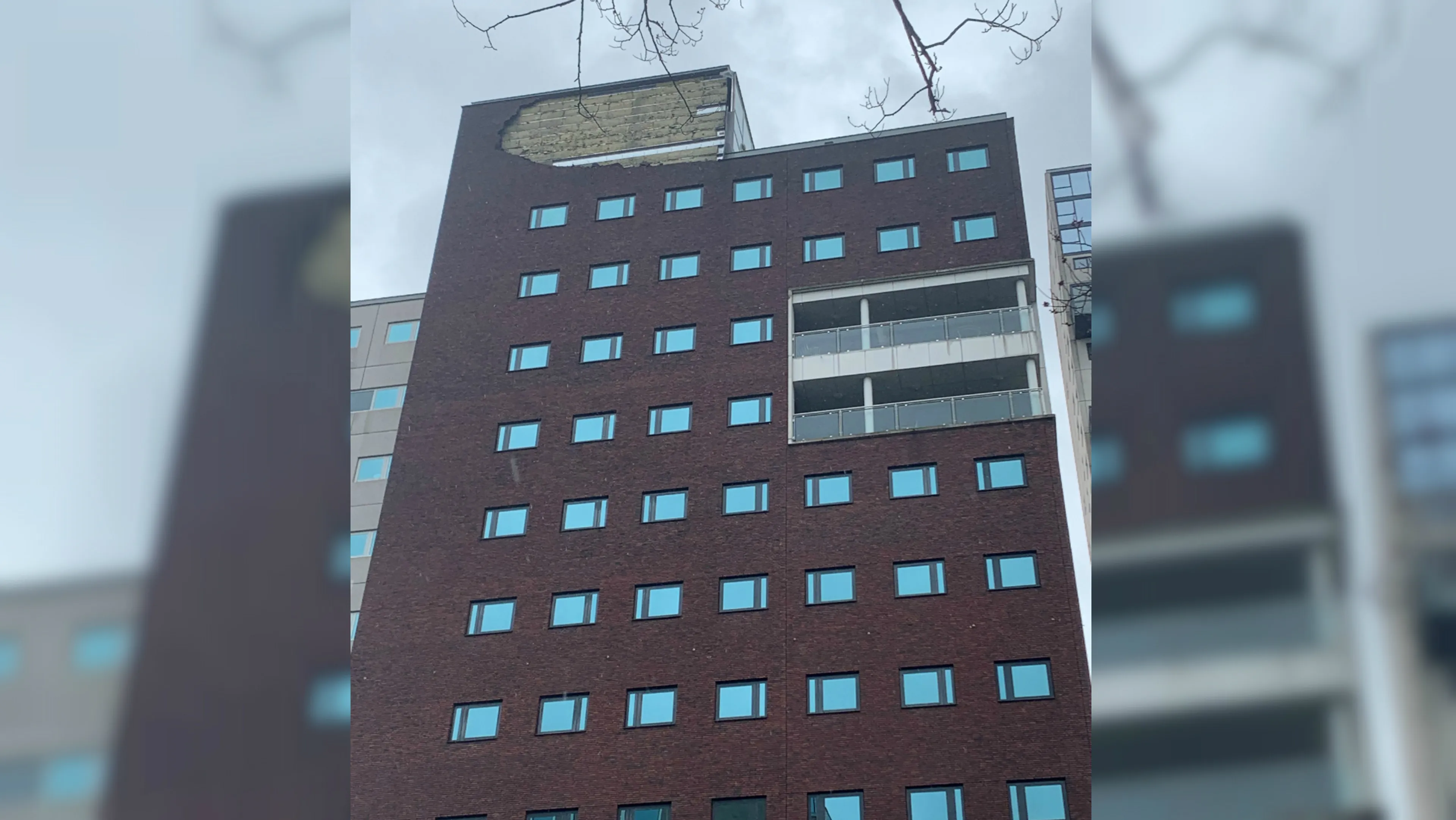 Deel van gevel valt van gebouw in Tilburg: ‘Had heel fout af kunnen lopen’