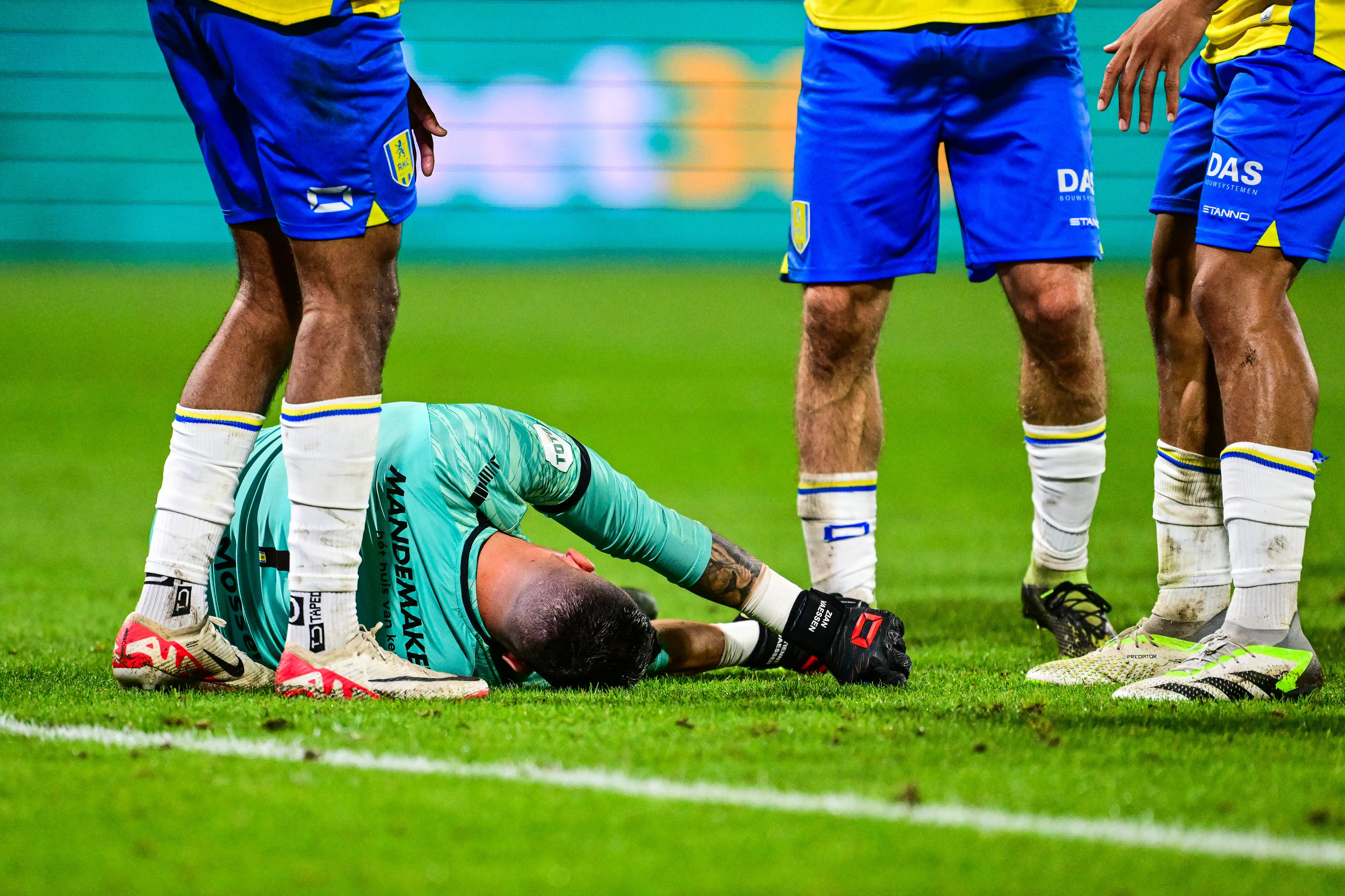 Ook oud-voetballer Justin slikte zijn tong in: 'Het was kantje boord'