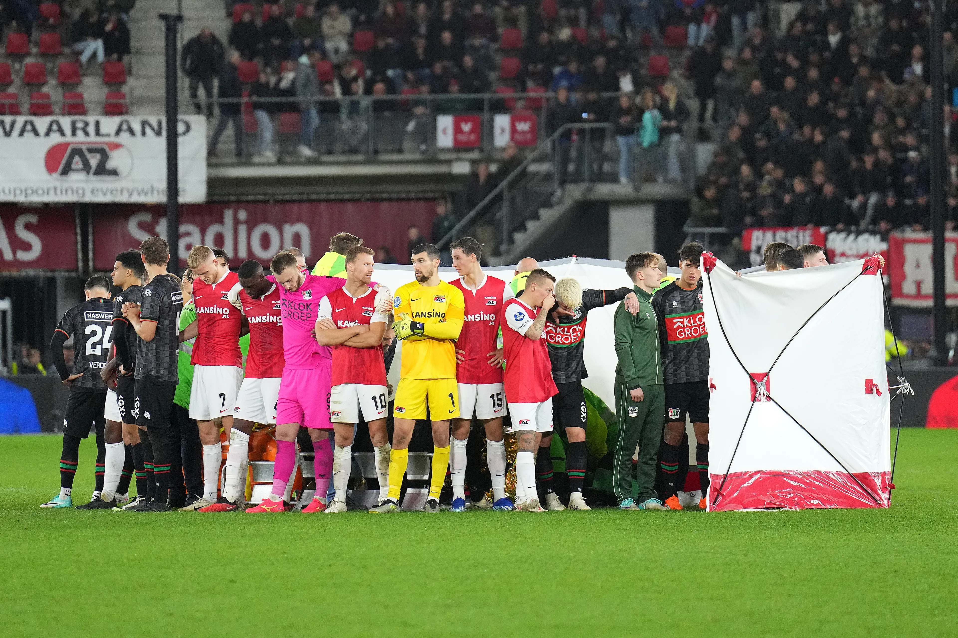 NEC-spits Dost heeft ploeggenoten alweer toegesproken: 'Ik denk dat Bas geluk heeft gehad'