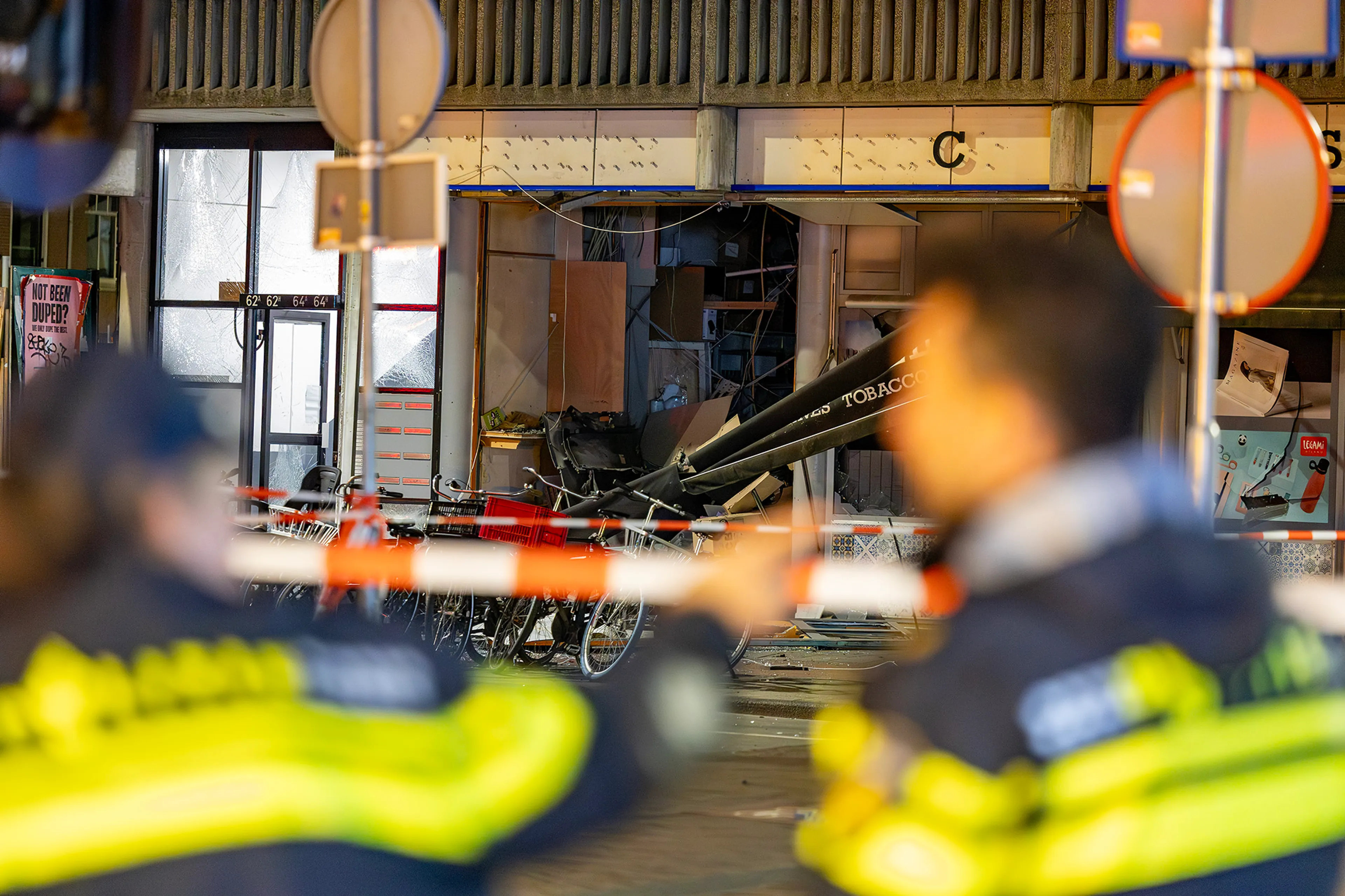 Grote schade na plofkraak op geldautomaat in Amsterdam