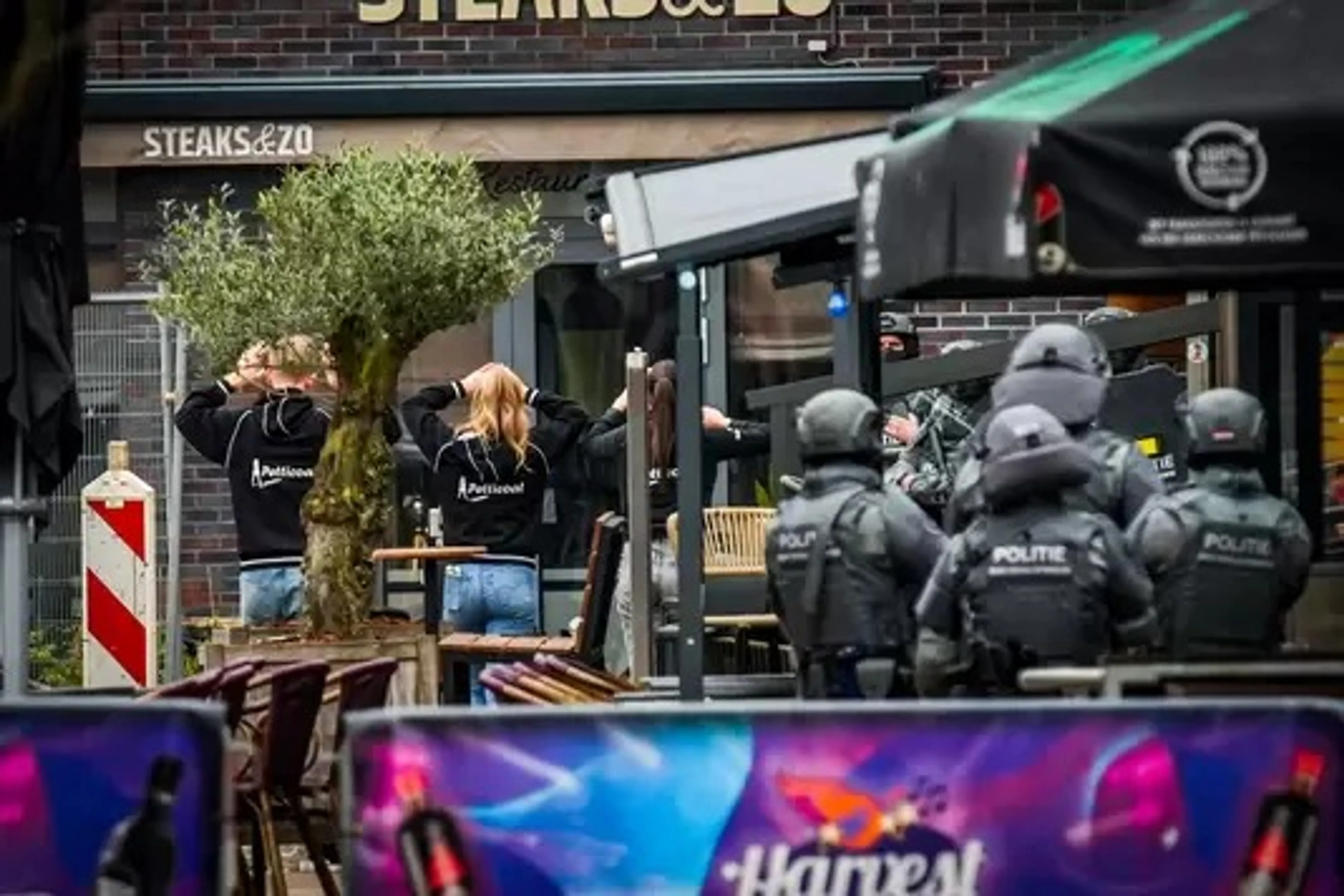 Drie gijzelaars vrijgelaten, maar gijzeling Ede nog gaande