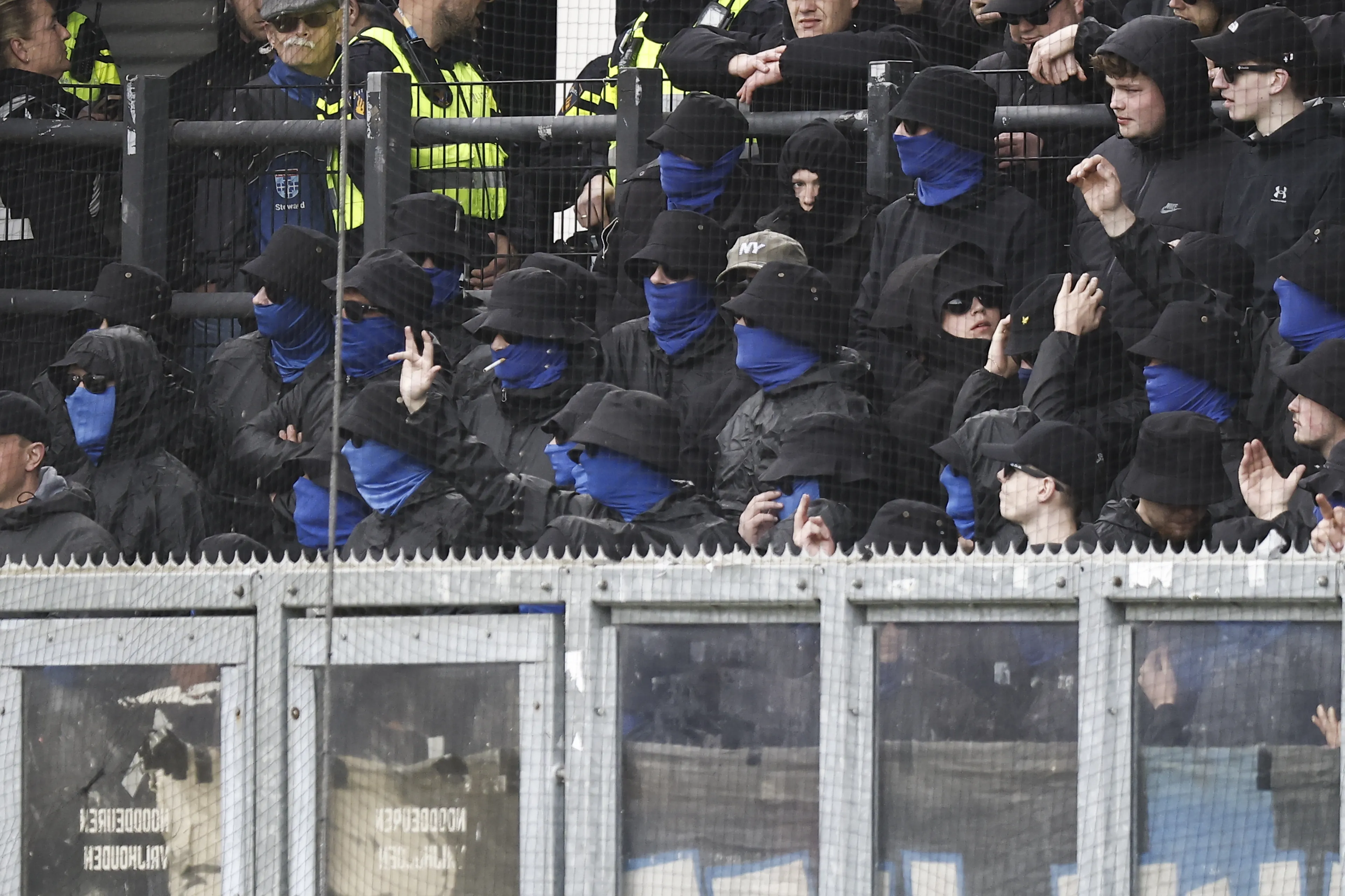 Landelijk stadionverbod voor fans met gezichtsbedekking