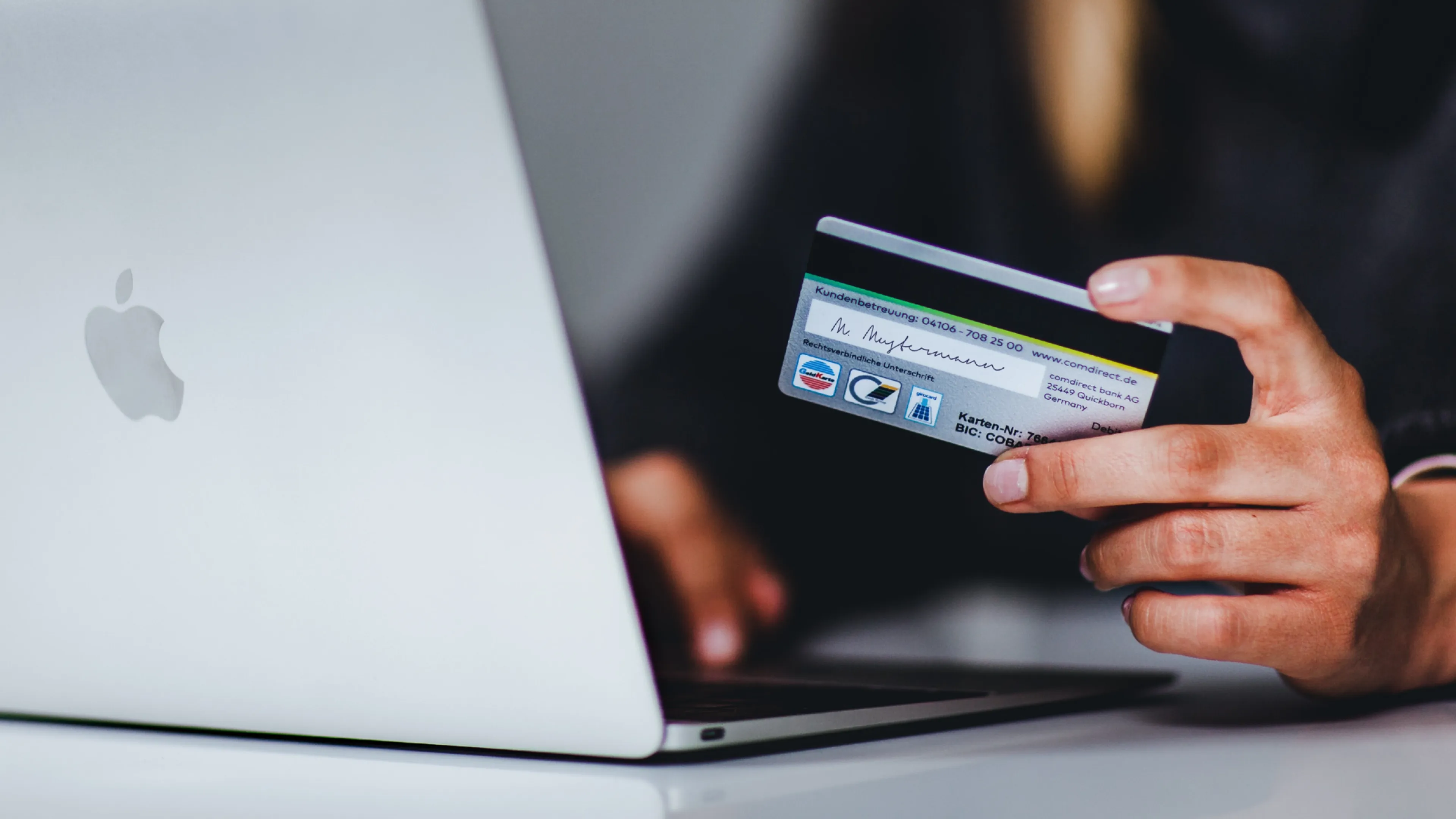 'Explosie aan oplichting: steeds vaker jacht op je creditcard'