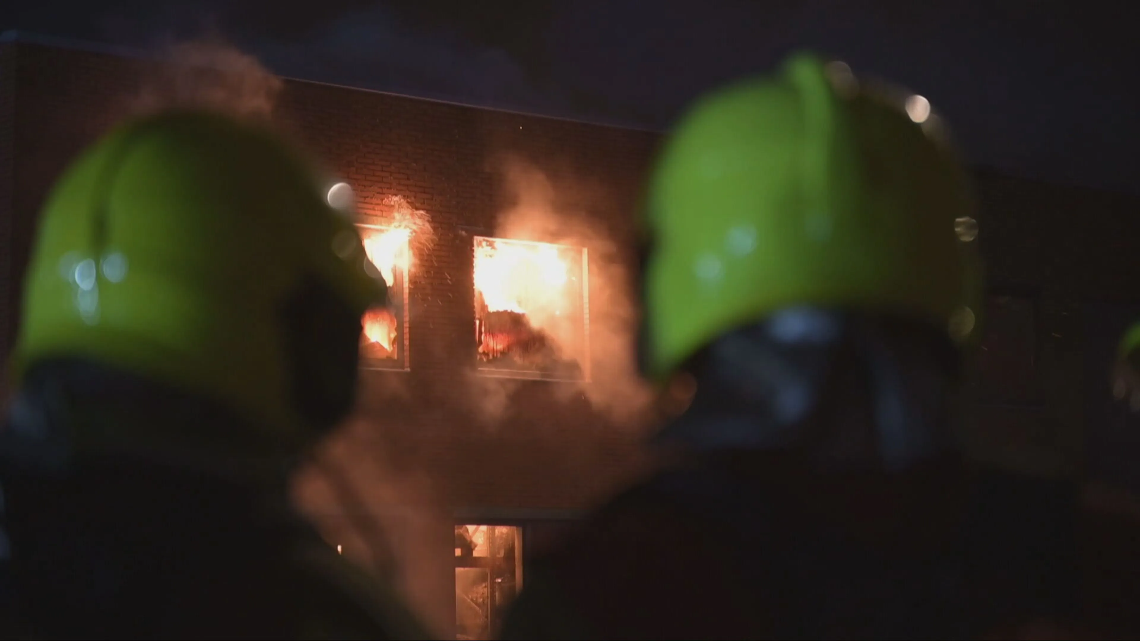 NL-Alert verstuurd bij grote brand groothandel Rotterdam