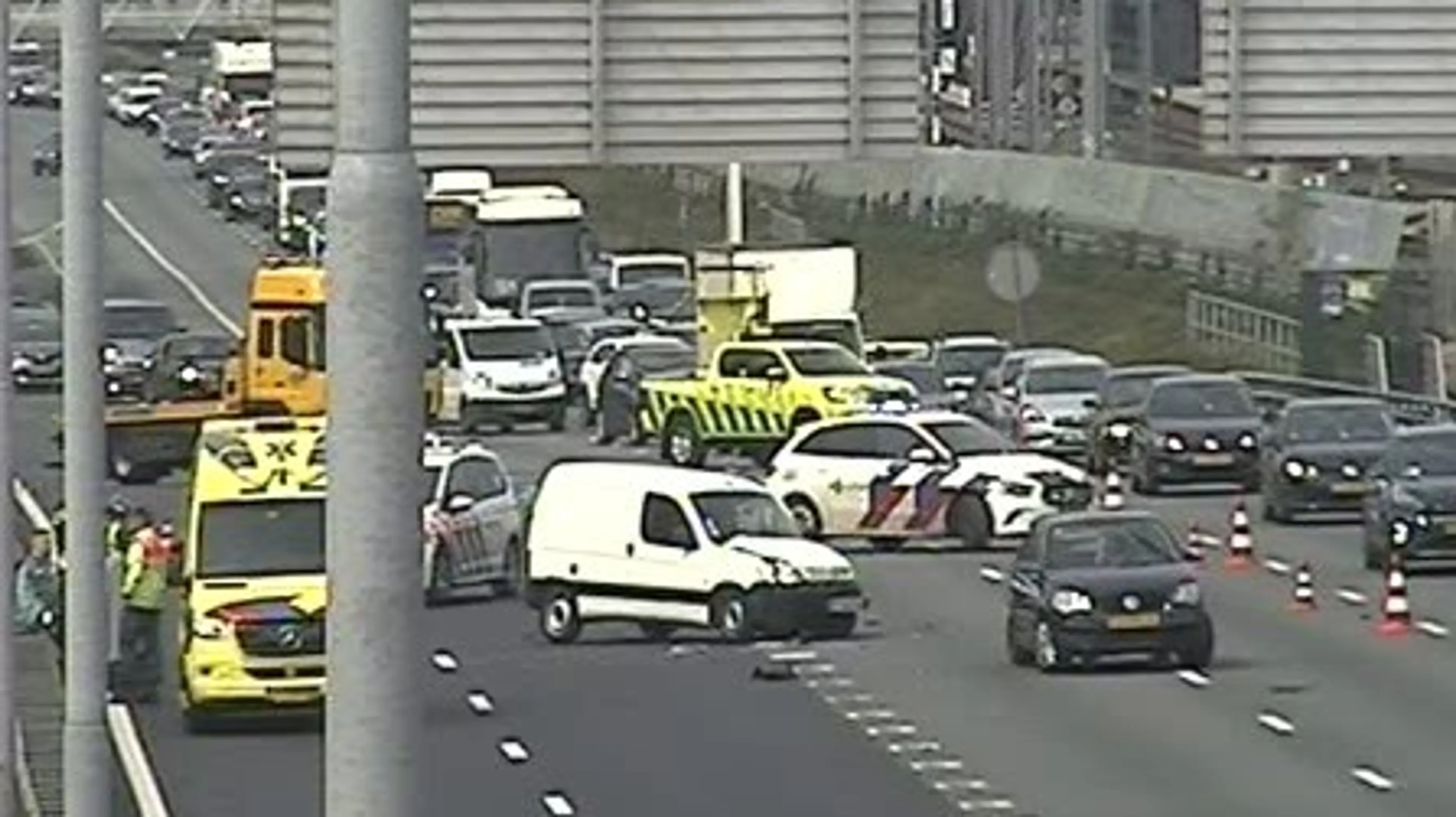 Chaos op de snelweg: meerdere deels dicht door ongelukken en werkzaamheden