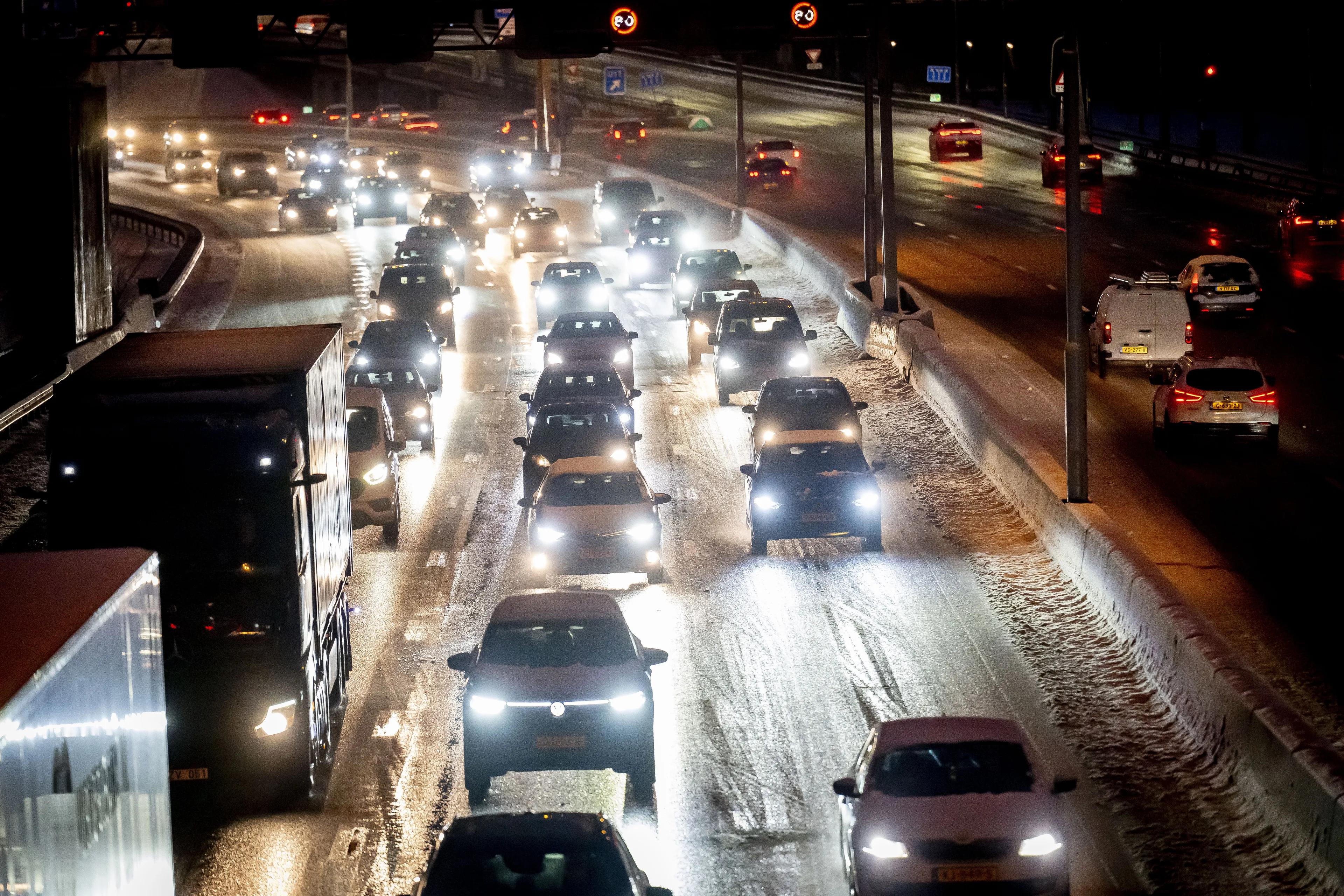 Winterweer zorgt voor extra drukte in ochtendspits: tot 800 kilometer file
