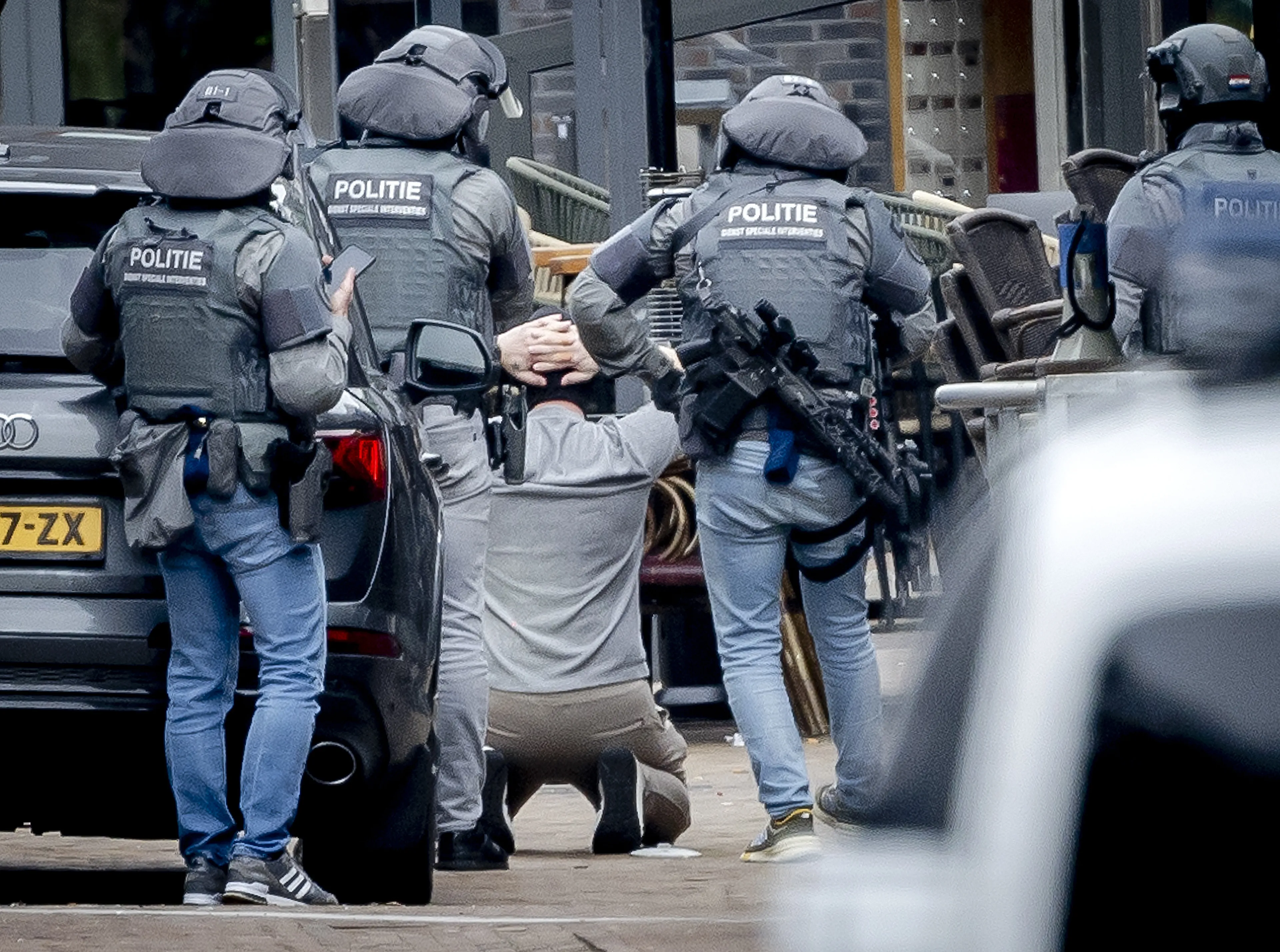 'Gijzelnemer Ede zat in cel voor bedreigen agenten met vuurwapen'