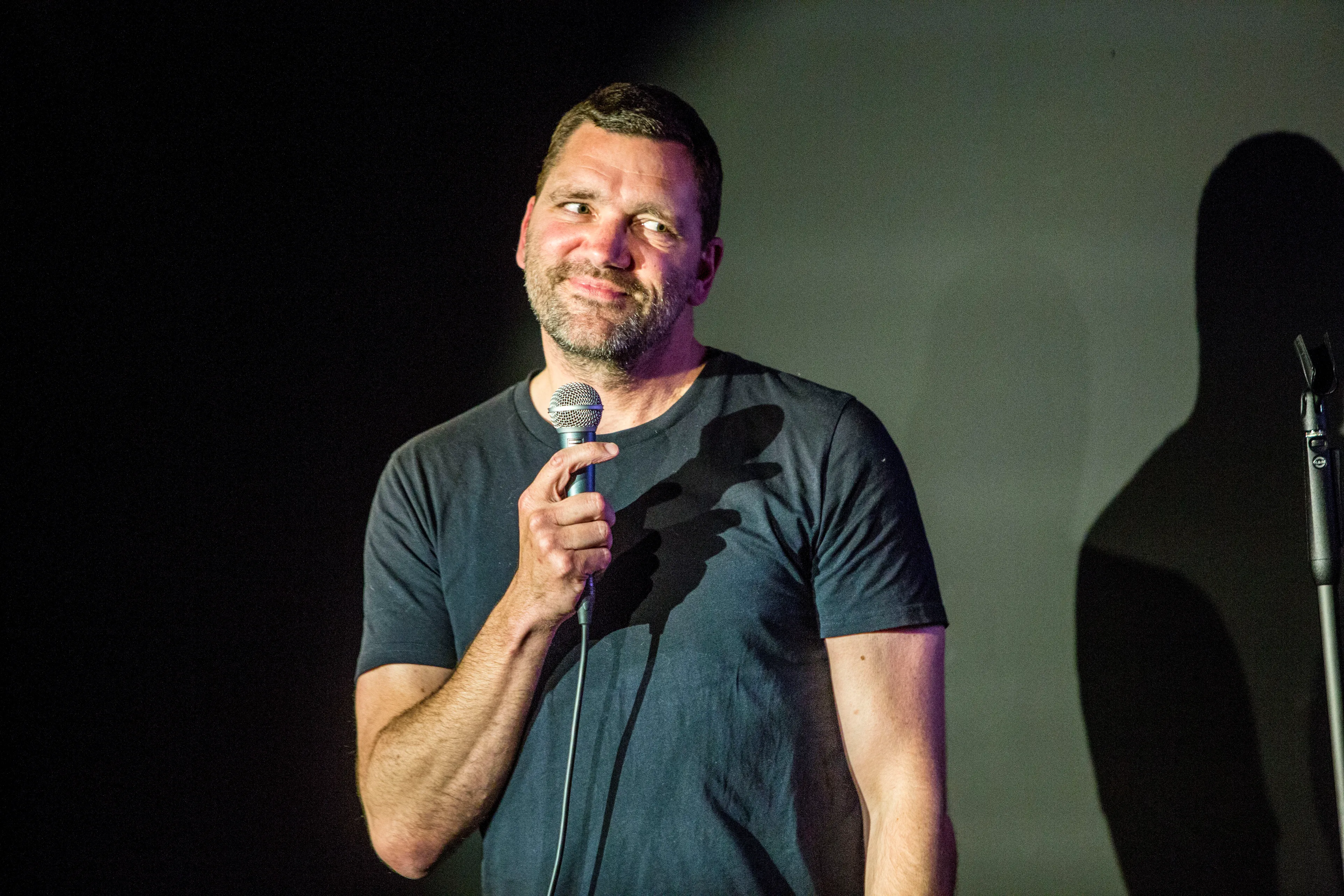 Haarlems Theater heeft nog geen boete voor volle zaal Theo Maassen