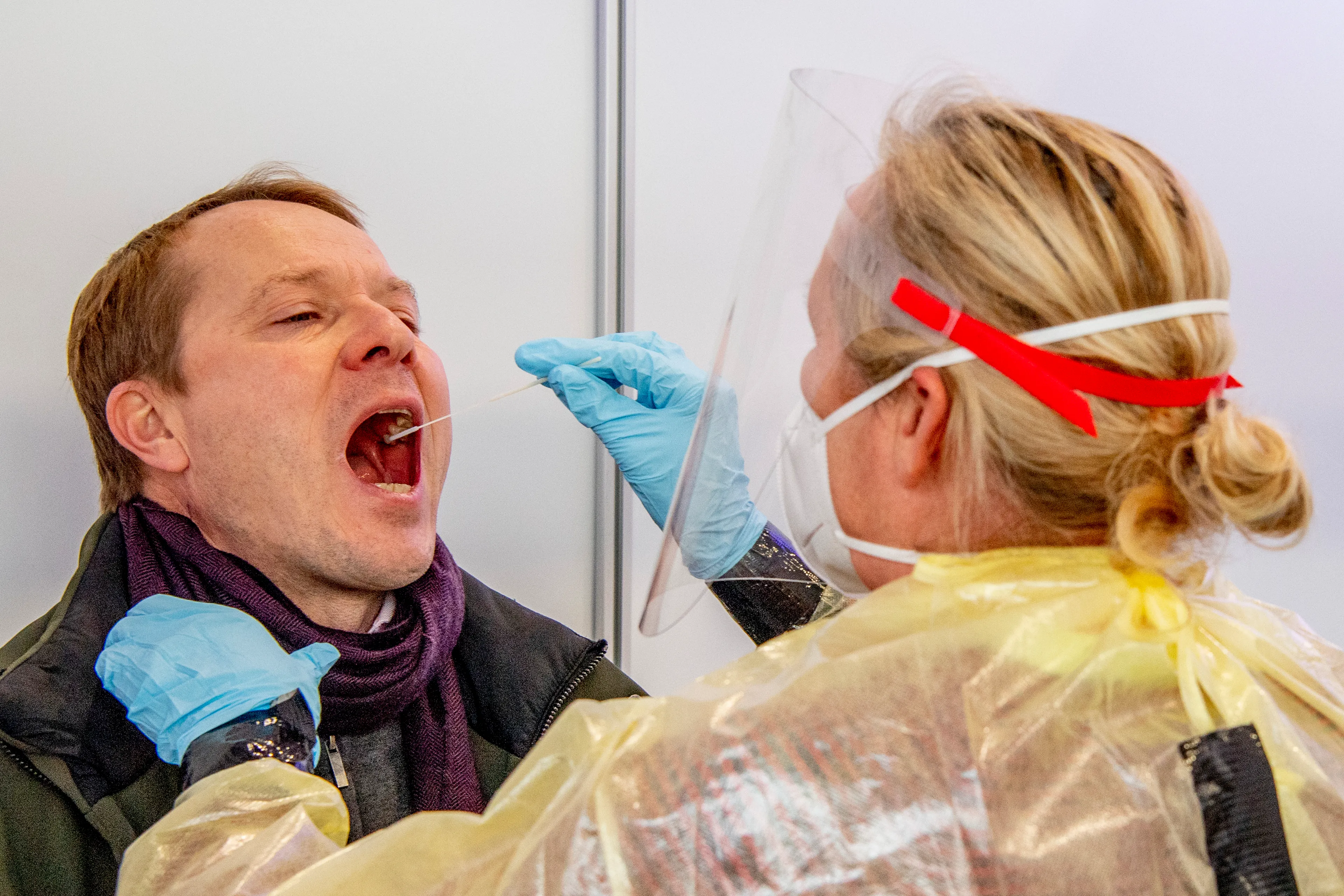 Aantal coronabesmettingen stijgt weer: ruim 9500 nieuwe gevallen