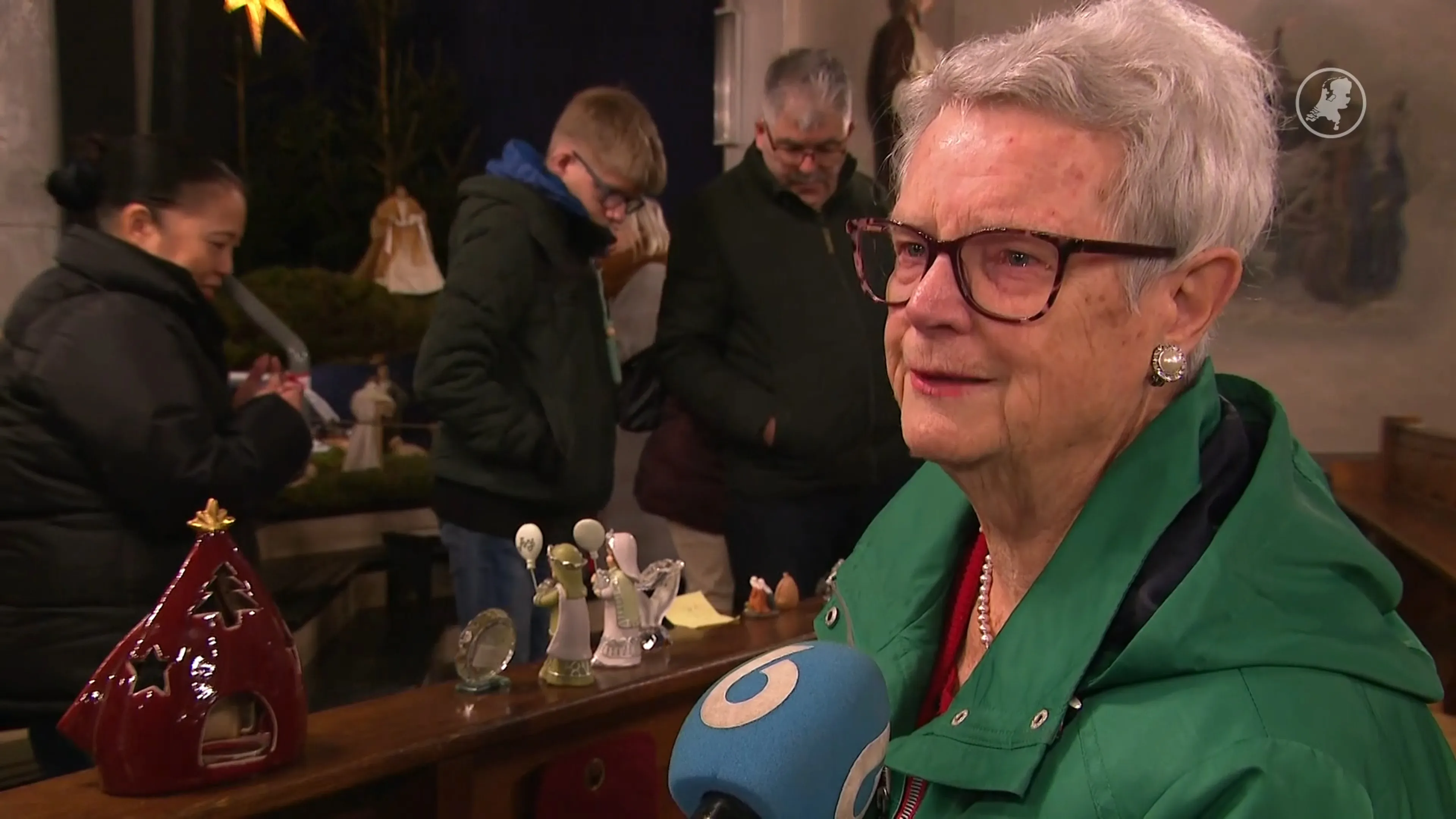 Na overlijden van Rinus (79) ontdekt zus enorme kerstverrassing op zijn zolder