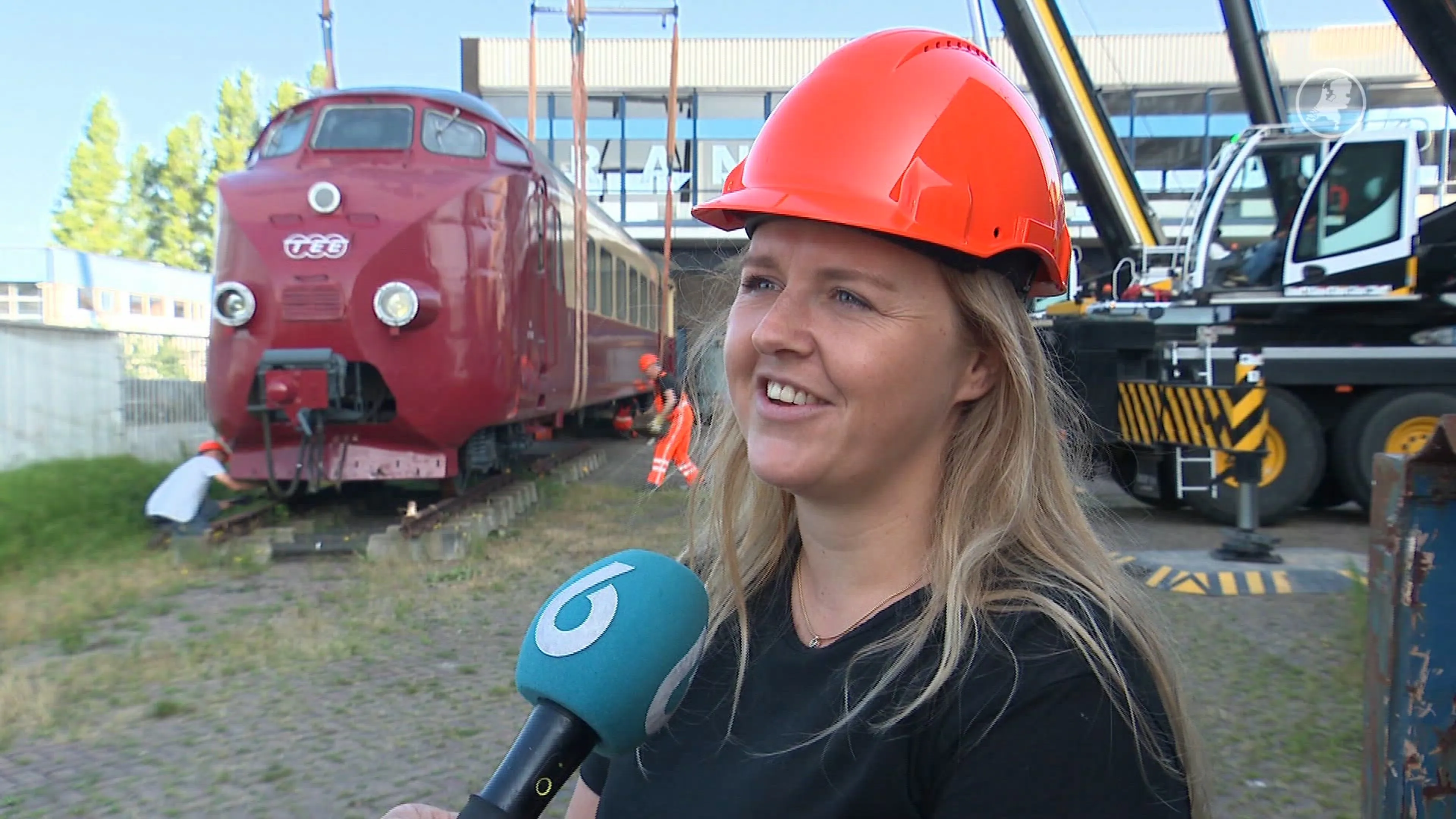 Treinliefhebbers verzamelen zich in Nieuw-Vennep voor iconische TEE-trein