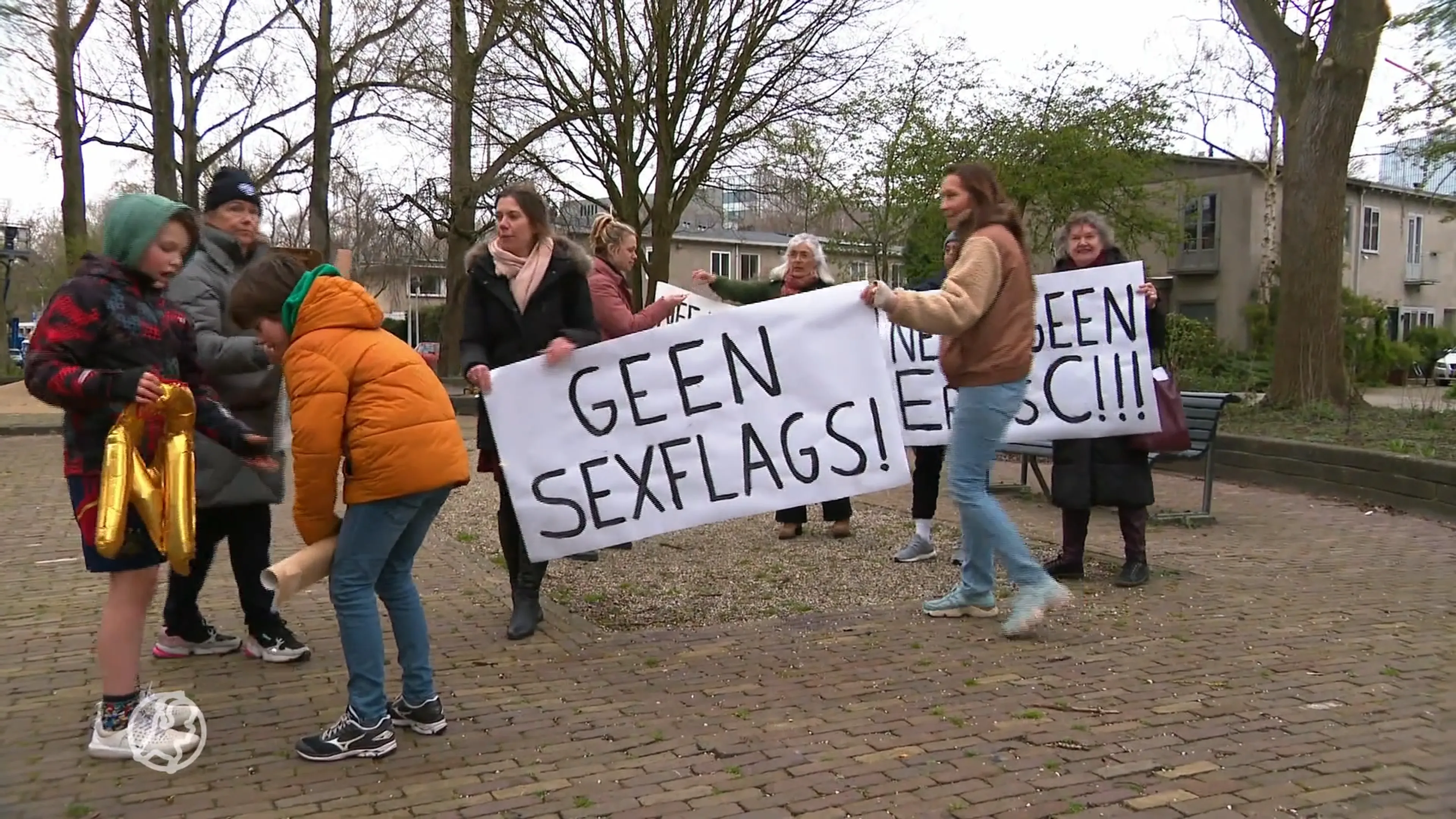 Amsterdammers protesteren tegen komst erotisch centrum: 'Wij zijn heel bang voor de buurt'