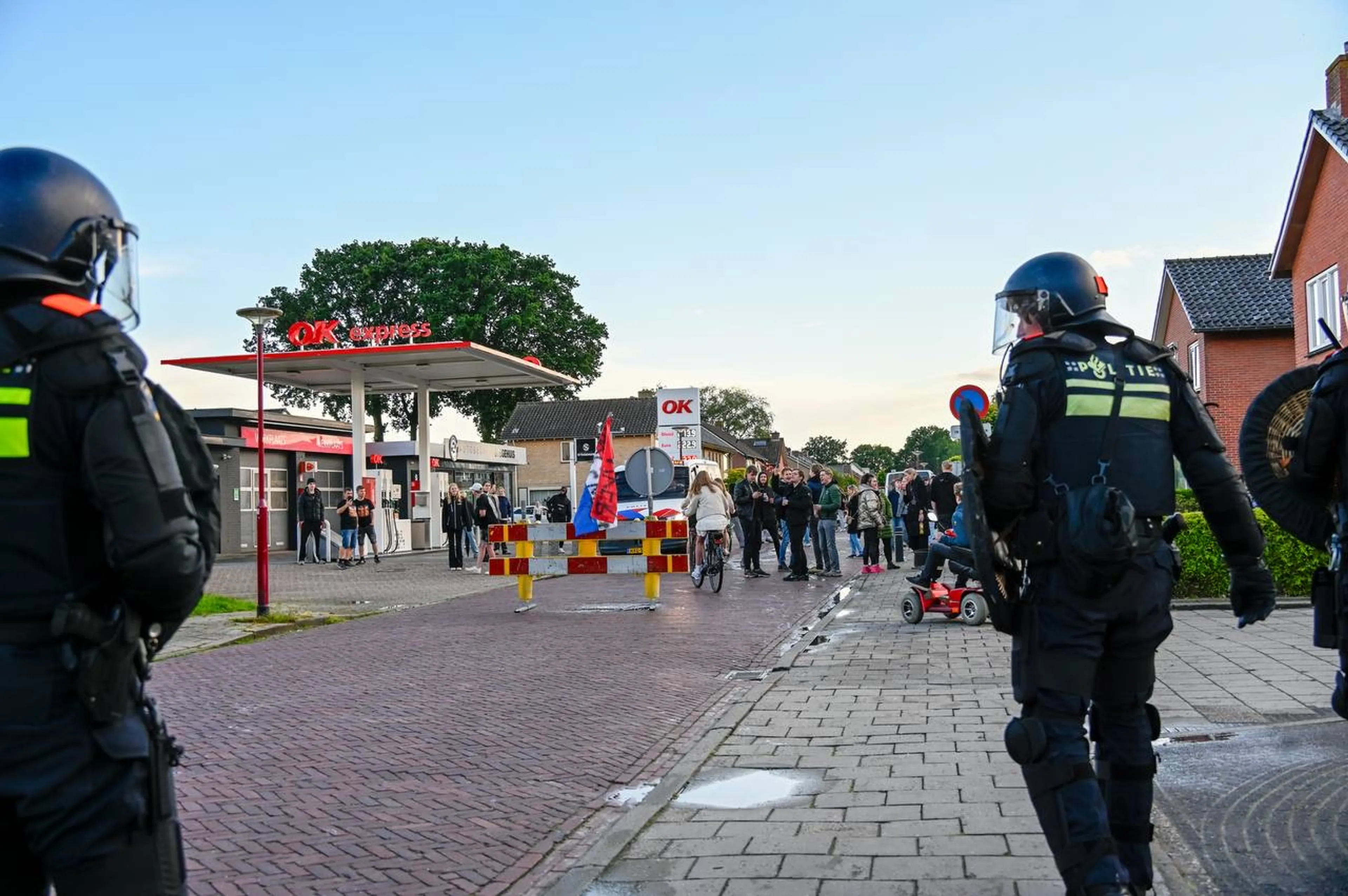 ME grijpt in bij protest tegen asielopvang in huurwoningen in Vriezenveen