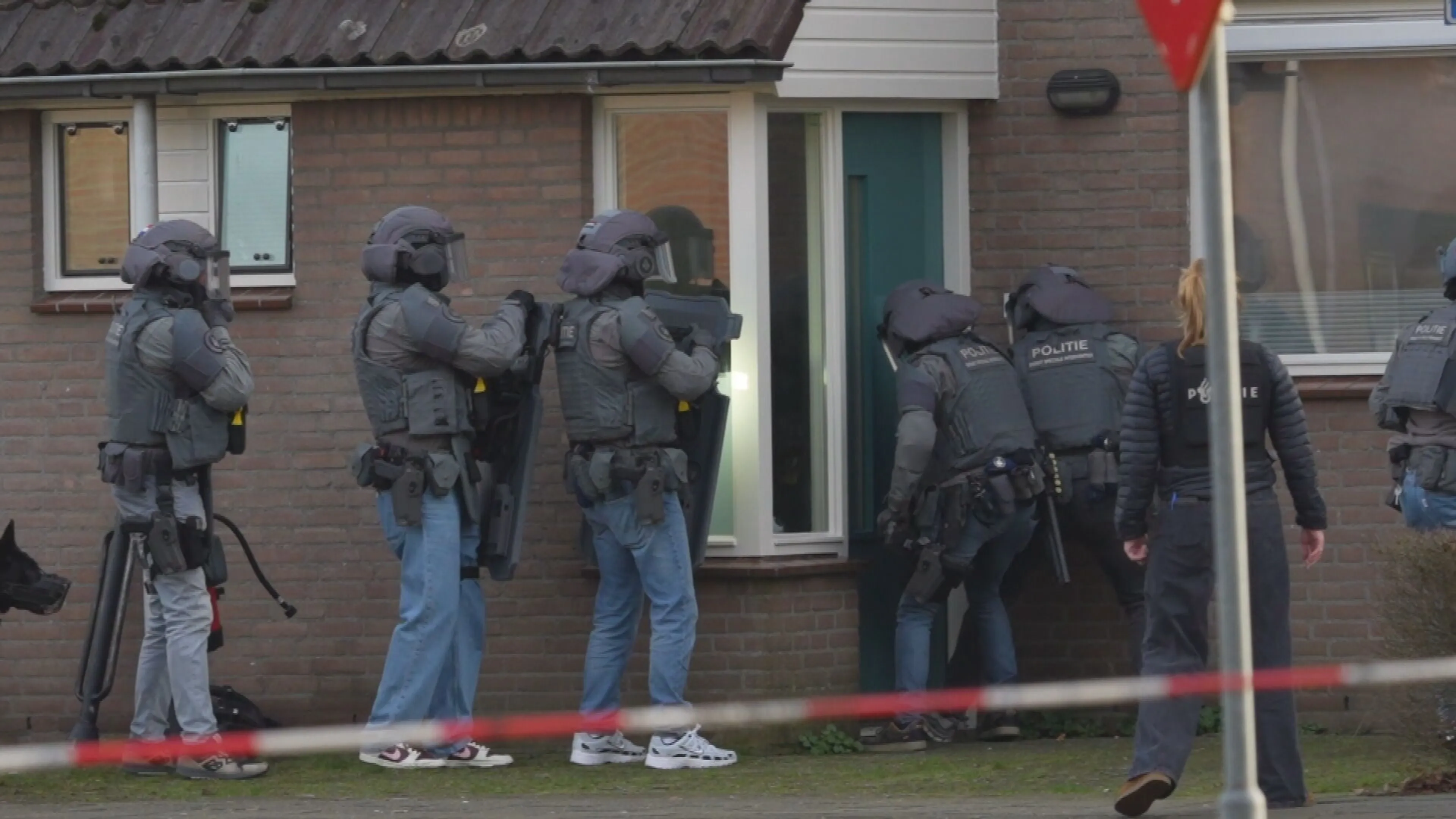 Politie valt woning van man met 'onbegrepen gedrag' binnen