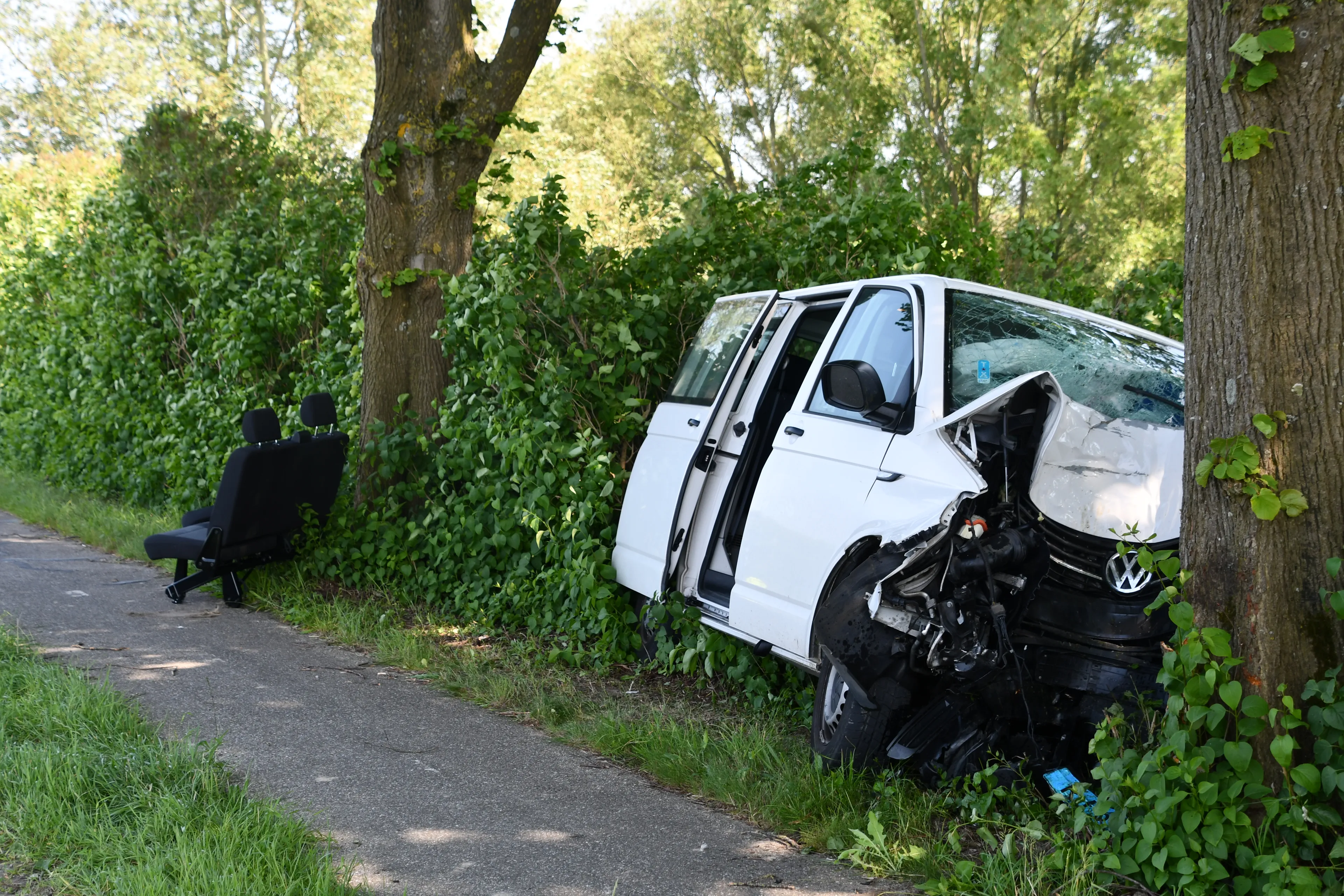 Vijf kinderen en bestuurder gewond naar ziekenhuis na ernstig ongeval Zeeland