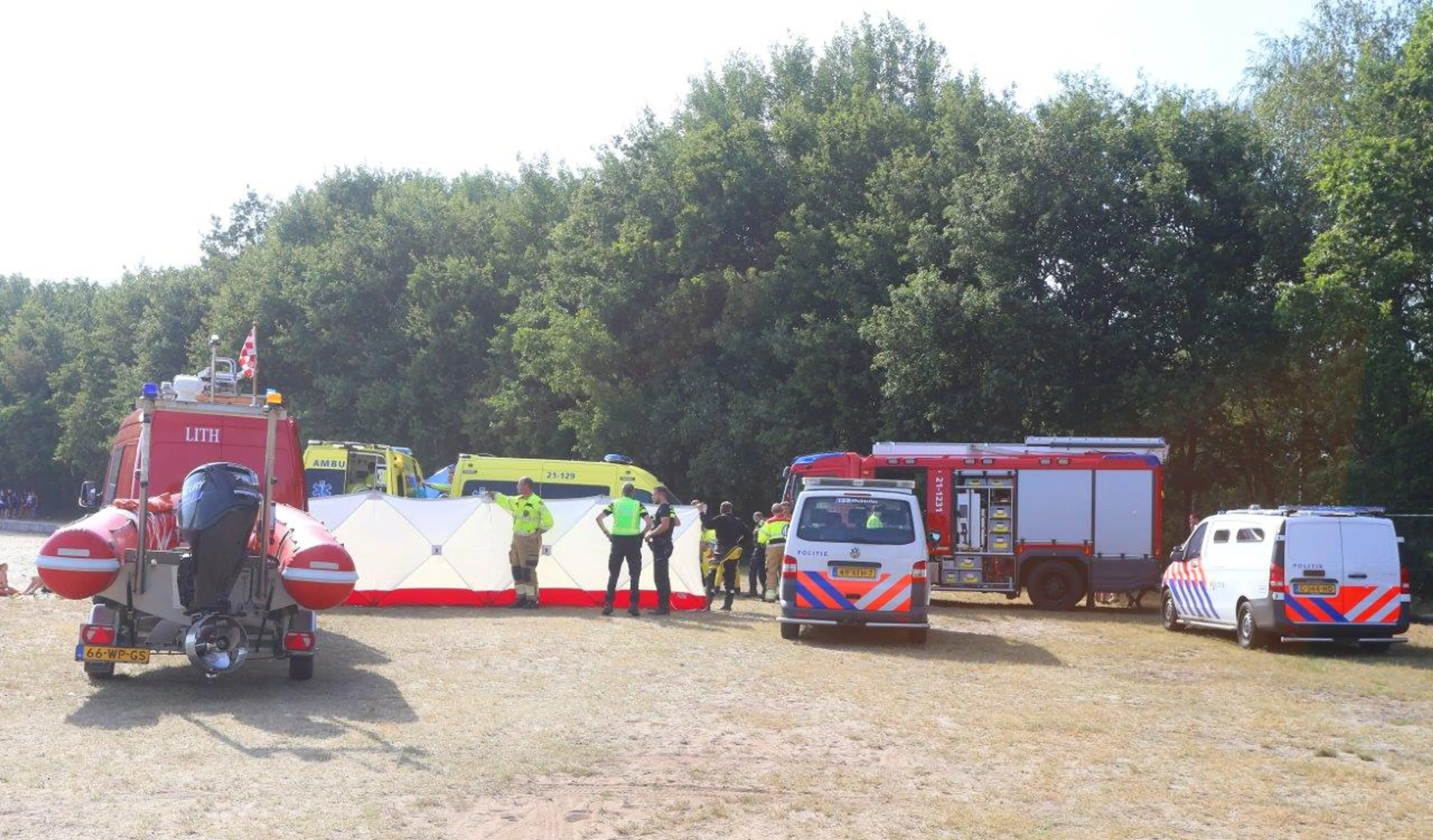 Zwemmers vinden 'na 20 minuten zoeken' vrouw op bodem zwemplas