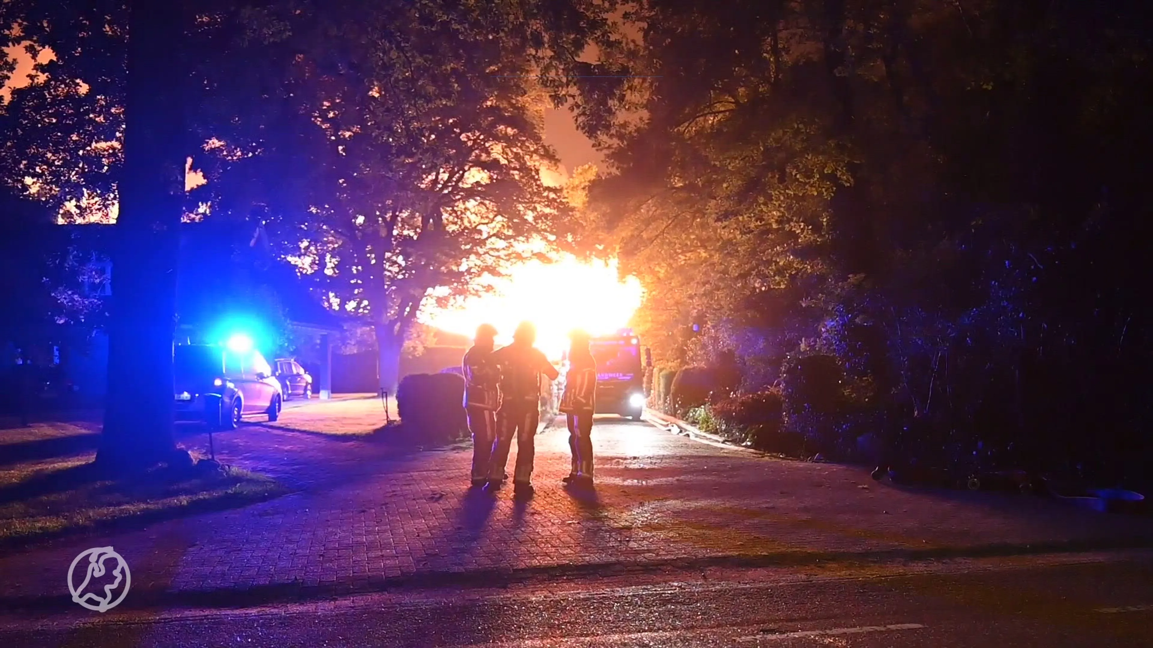 Grote brand in drie loodsen in Bruinehaar