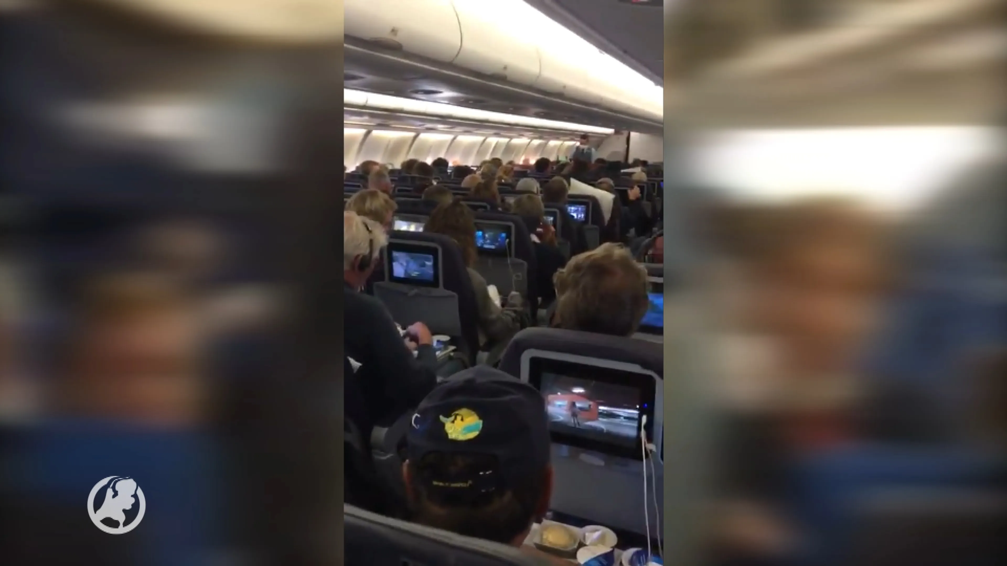 Propvolle vlucht met Nederlanders uit Nieuw-Zeeland geland op Schiphol