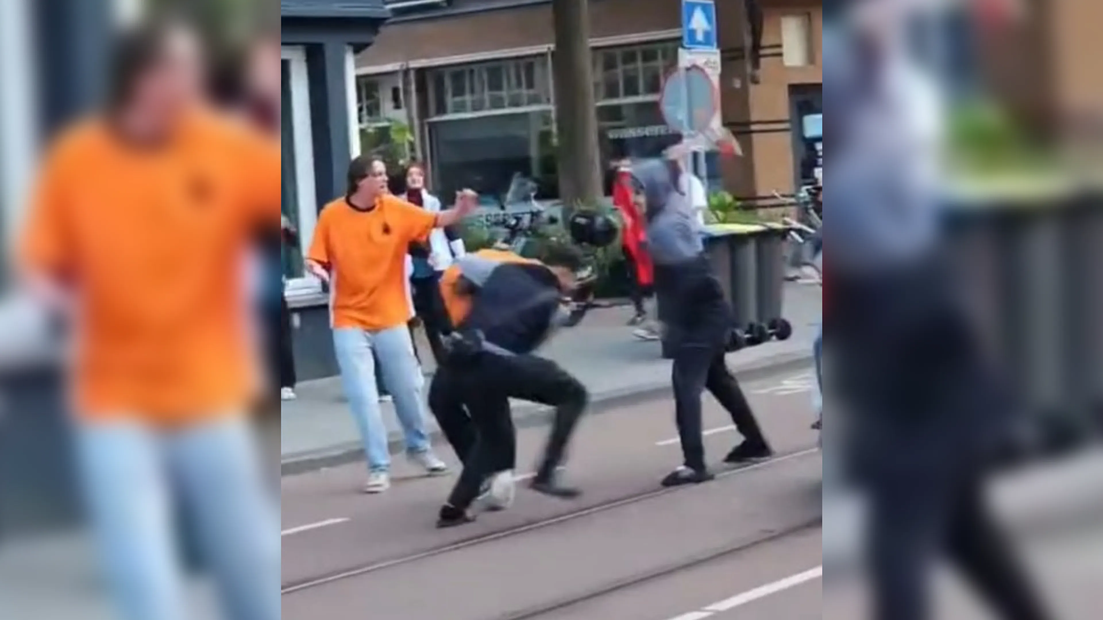 Mishandeling met kettingslot na WK-wedstrijd: politie deelt signalement van verdachten