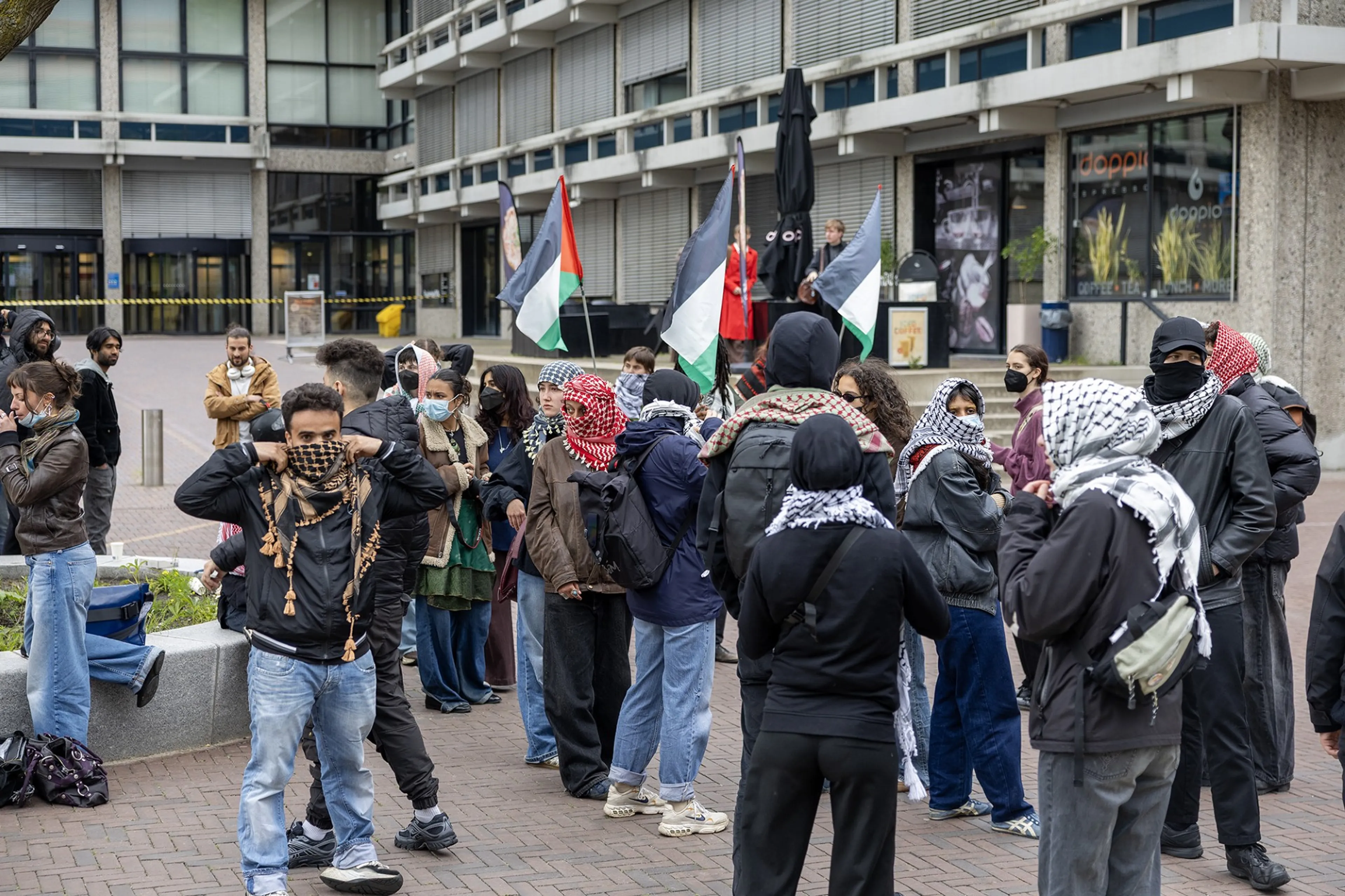 Palestina-actievoerders bezetten gebouwen Vrije Universiteit Amsterdam