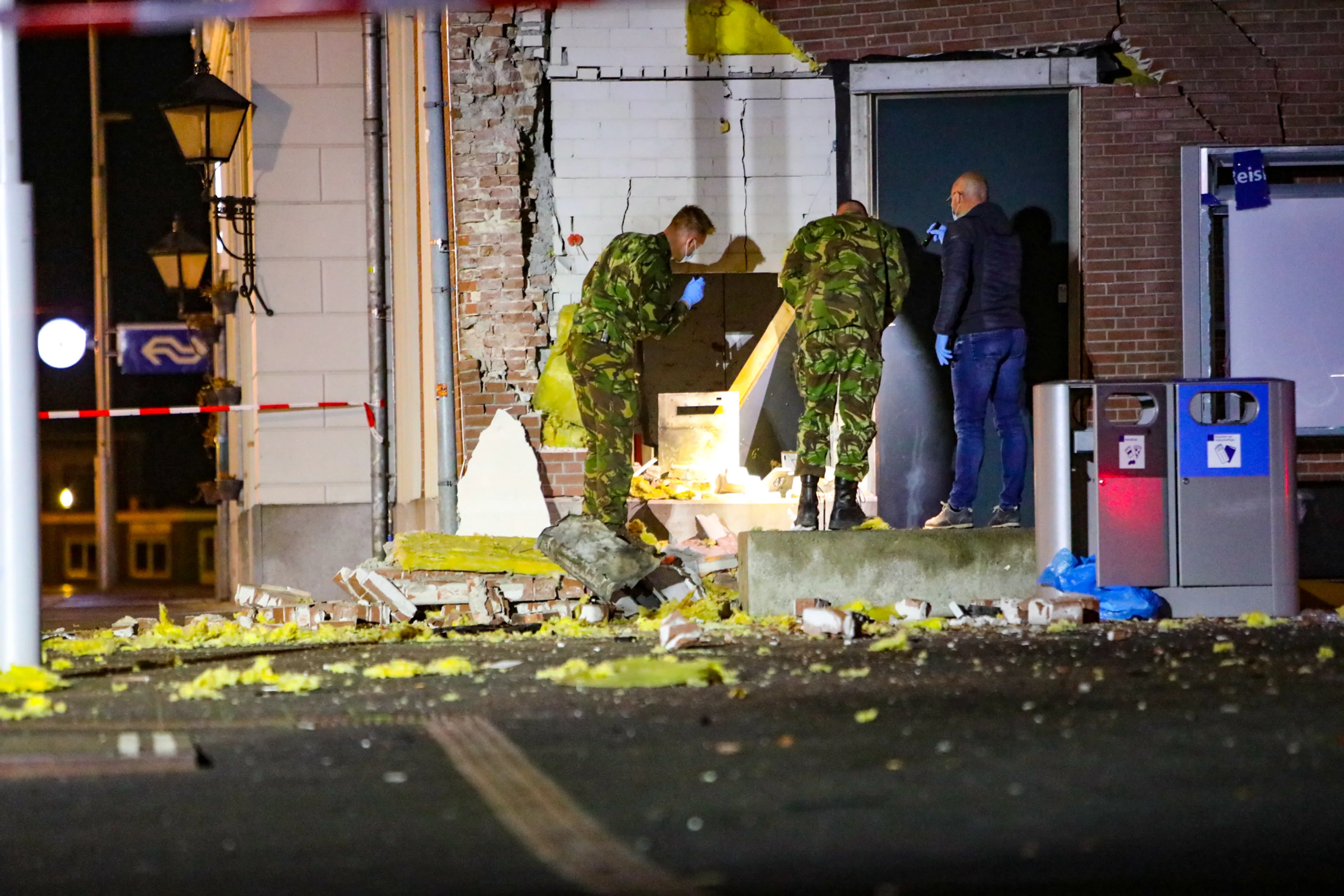 NS sluit tijdelijk 28 geldautomaten op stations na plofkraak Apeldoorn
