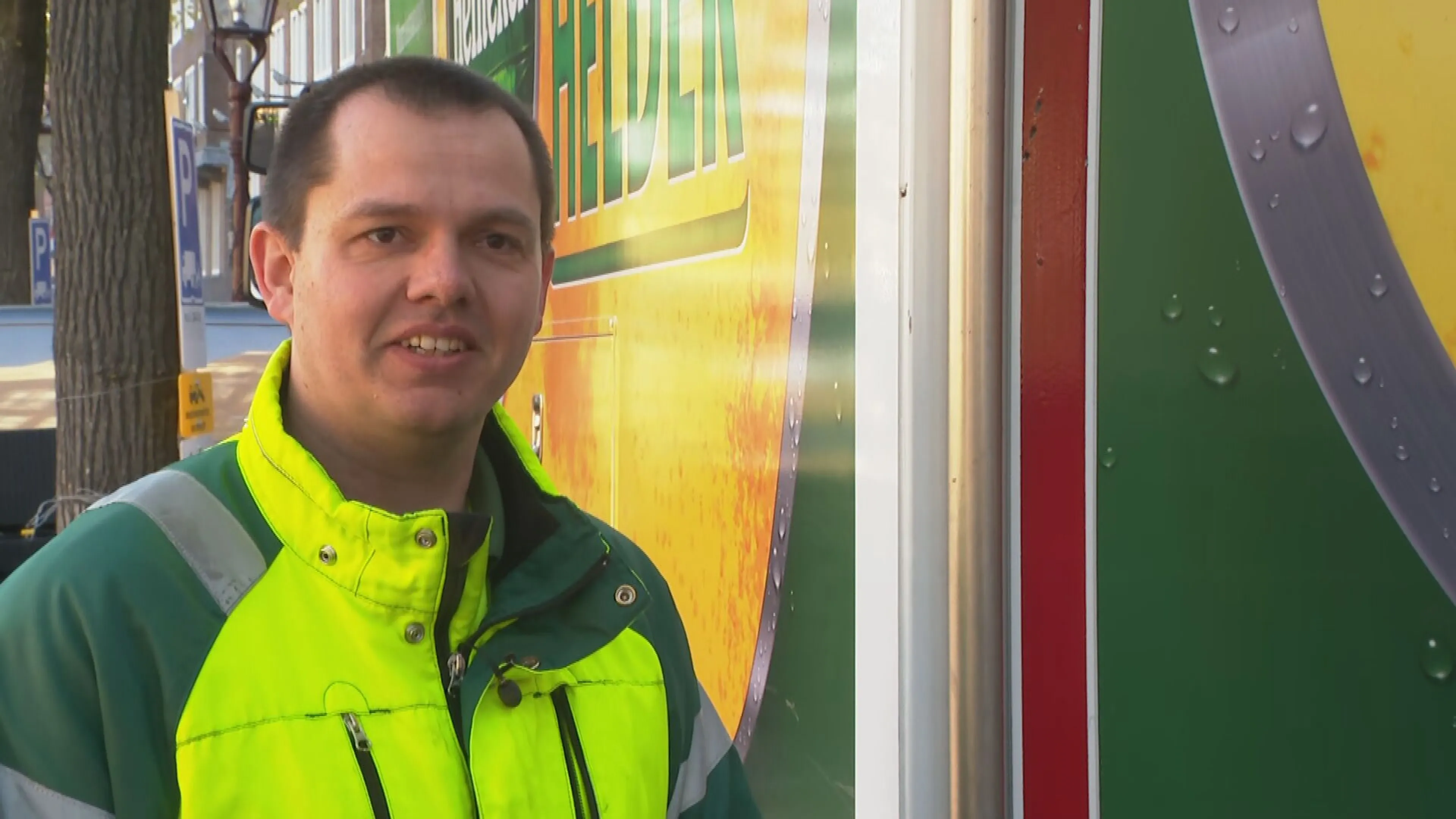 Terrassen zijn weer open: bierchauffeur Bob levert nét op tijd de pils