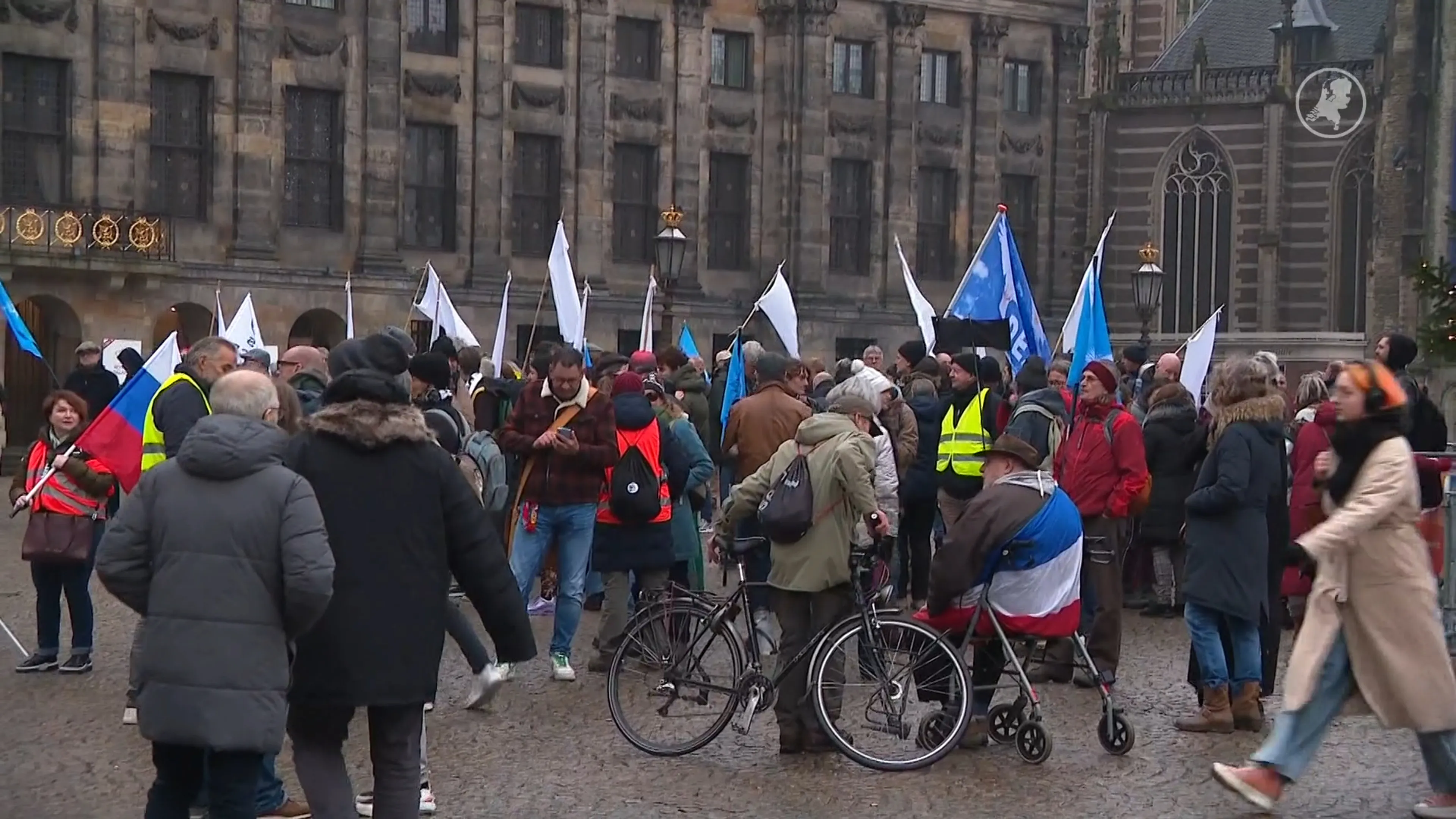Demonstranten roepen op tot vrede: 'Rijken willen oorlog voeren om wapens te verkopen, ten koste van mensenlevens'