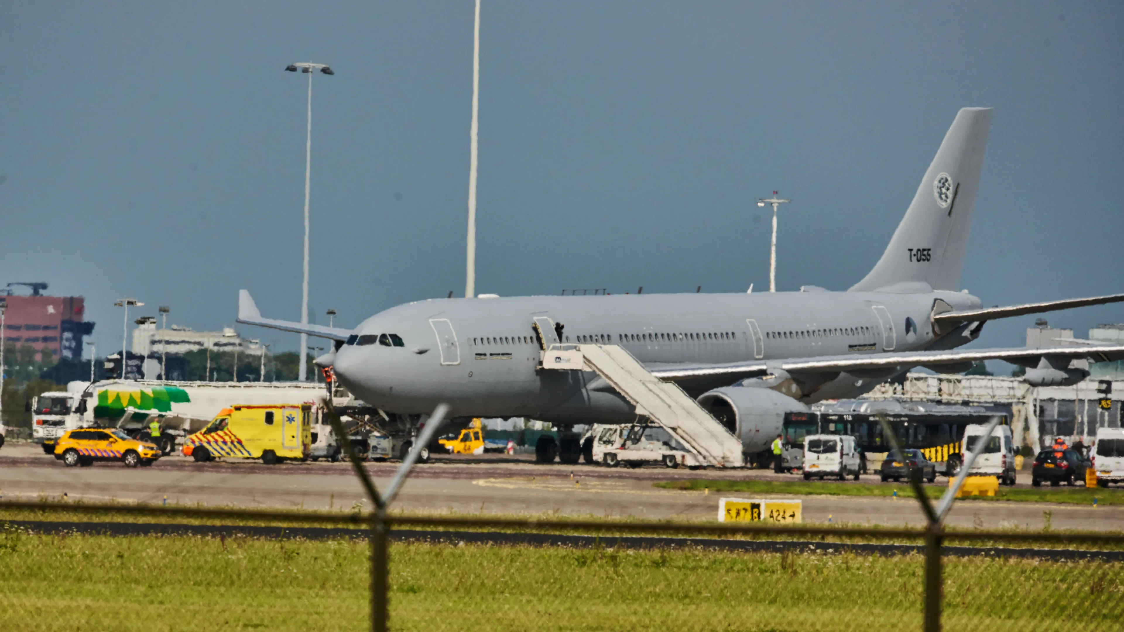 Op een na laatste evacuatievlucht uit Afghanistan geland op Schiphol
