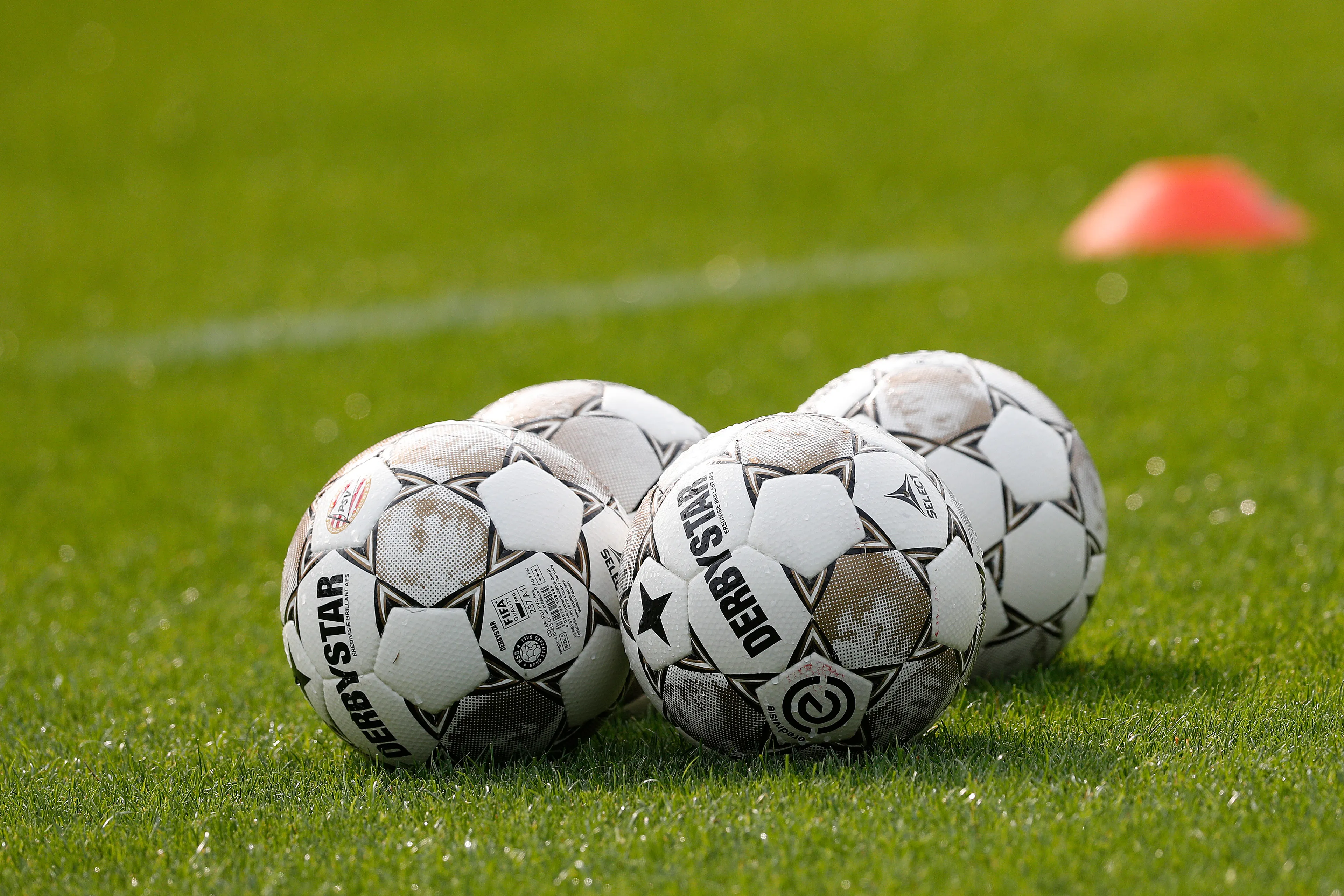 Eredivisie na afgebroken seizoen weer van start, ook deel fans welkom