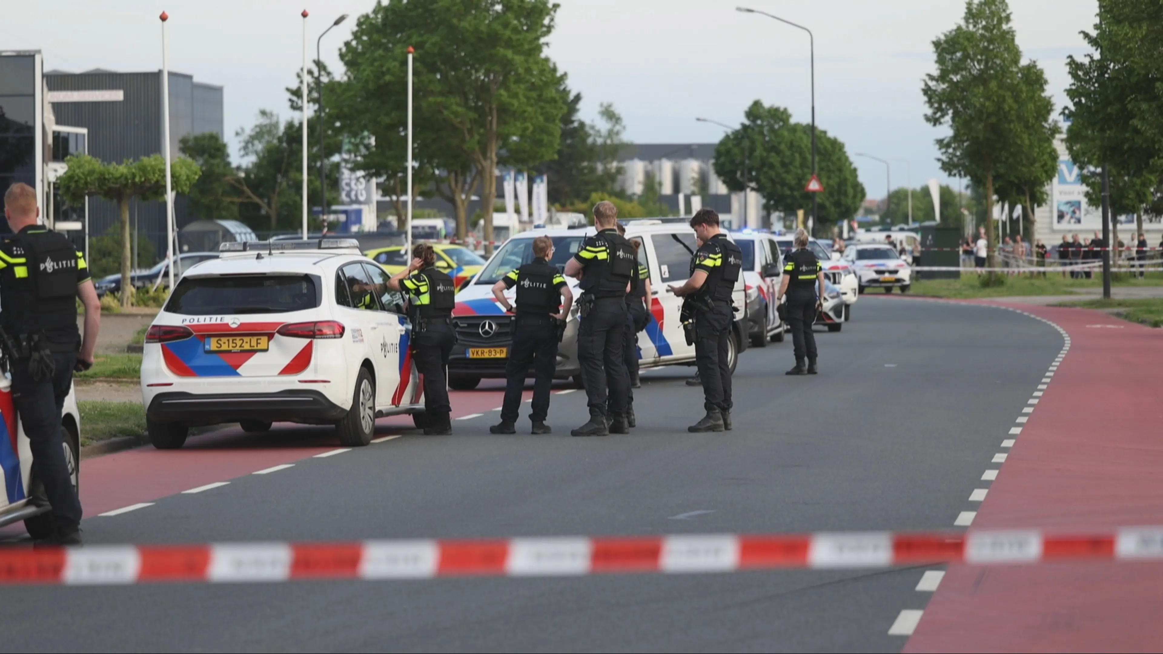 Dode en twee gewonden na steekpartij bij bedrijf in Heerhugowaard