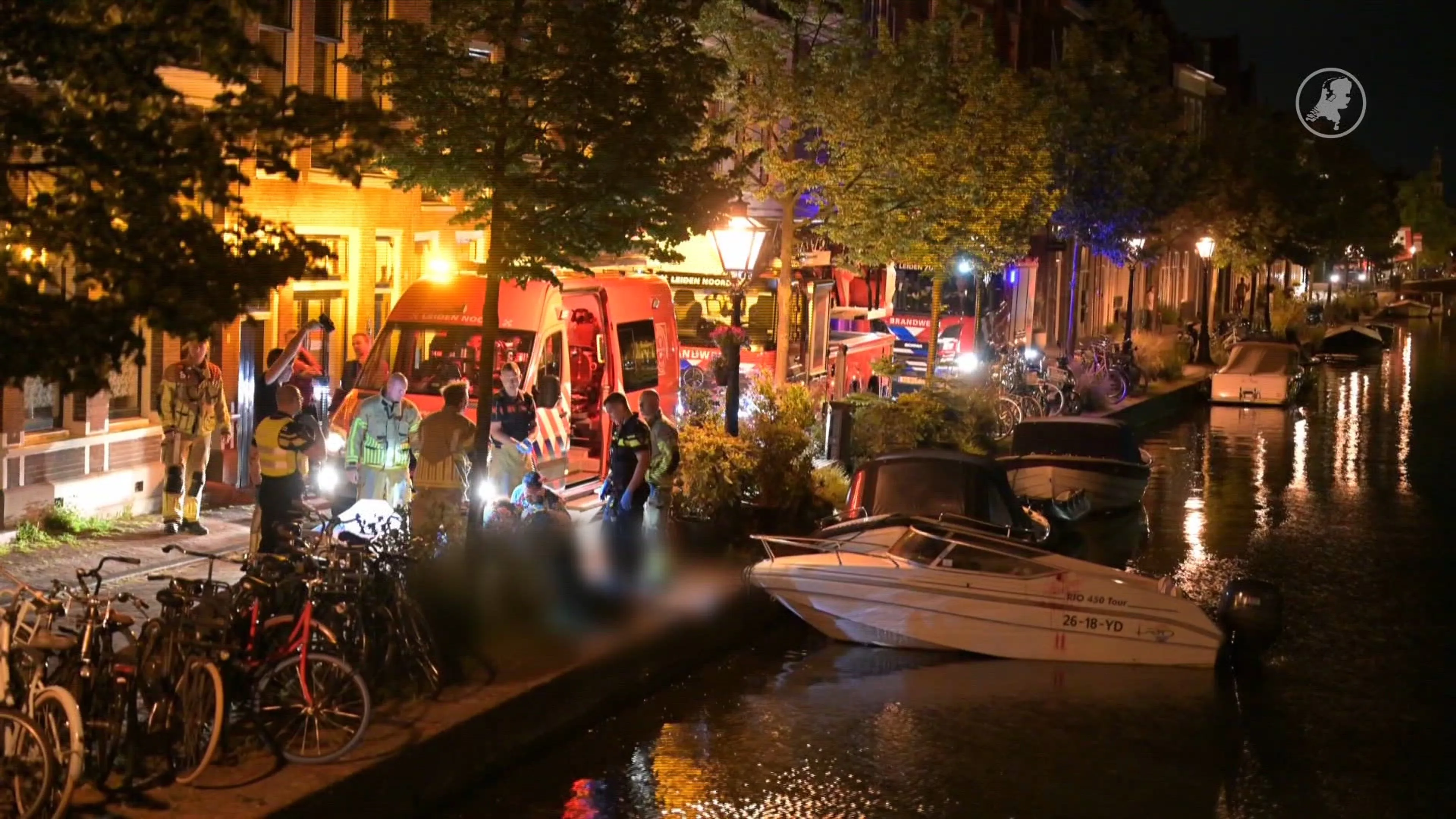 Man zwaargewond nadat hij in speedboot met hoofd tegen brug botst