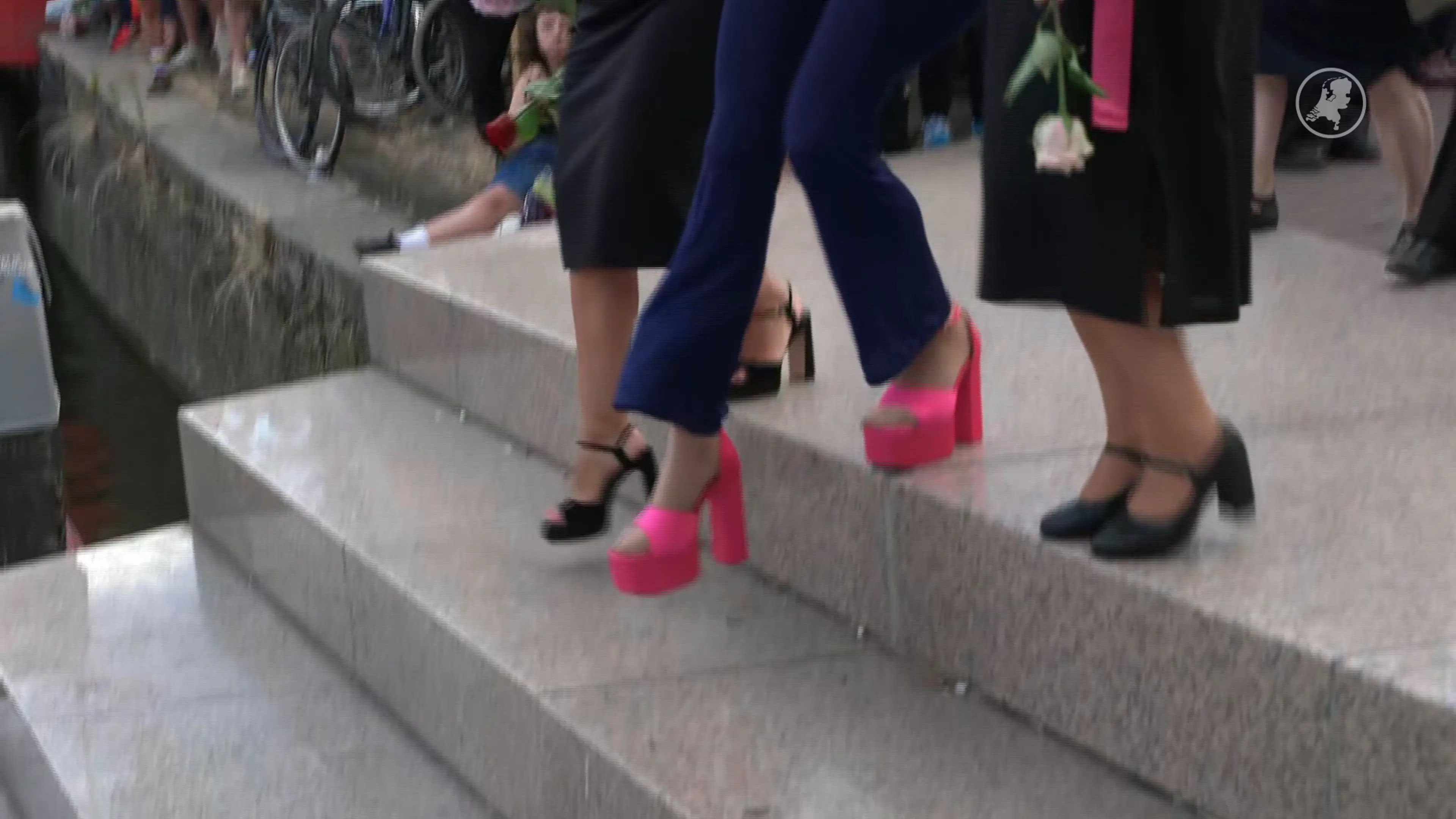Aanslag tijdens Pride in Berlijn herdacht bij Homomonument Amsterdam