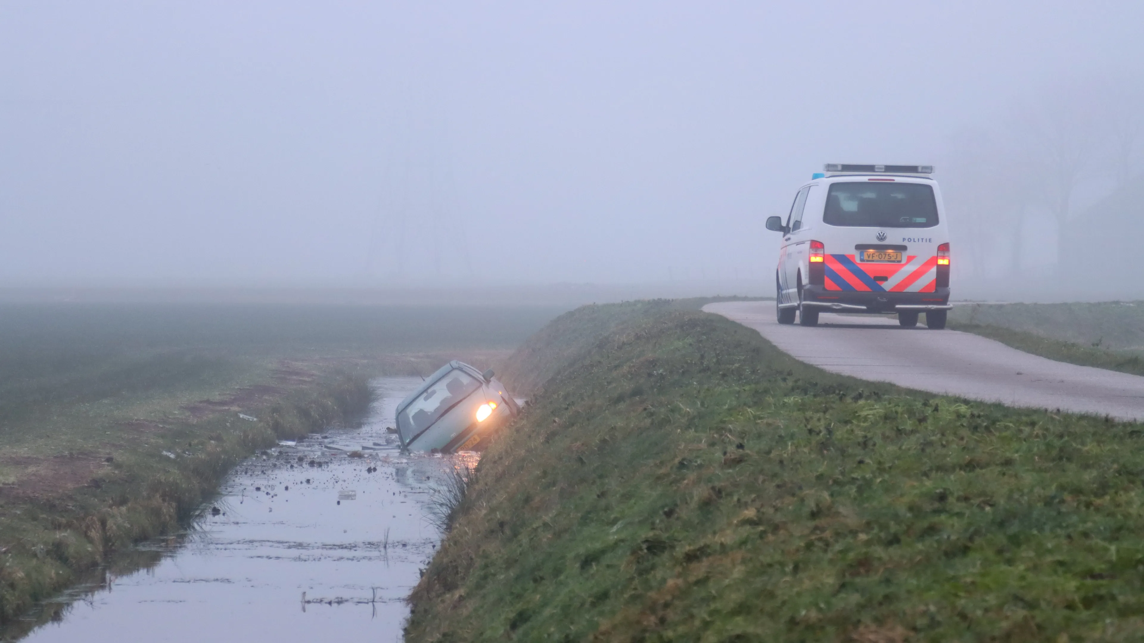 Drukte bij ambulancepersoneel en ziekenhuizen door gladheid: pas onderweg op