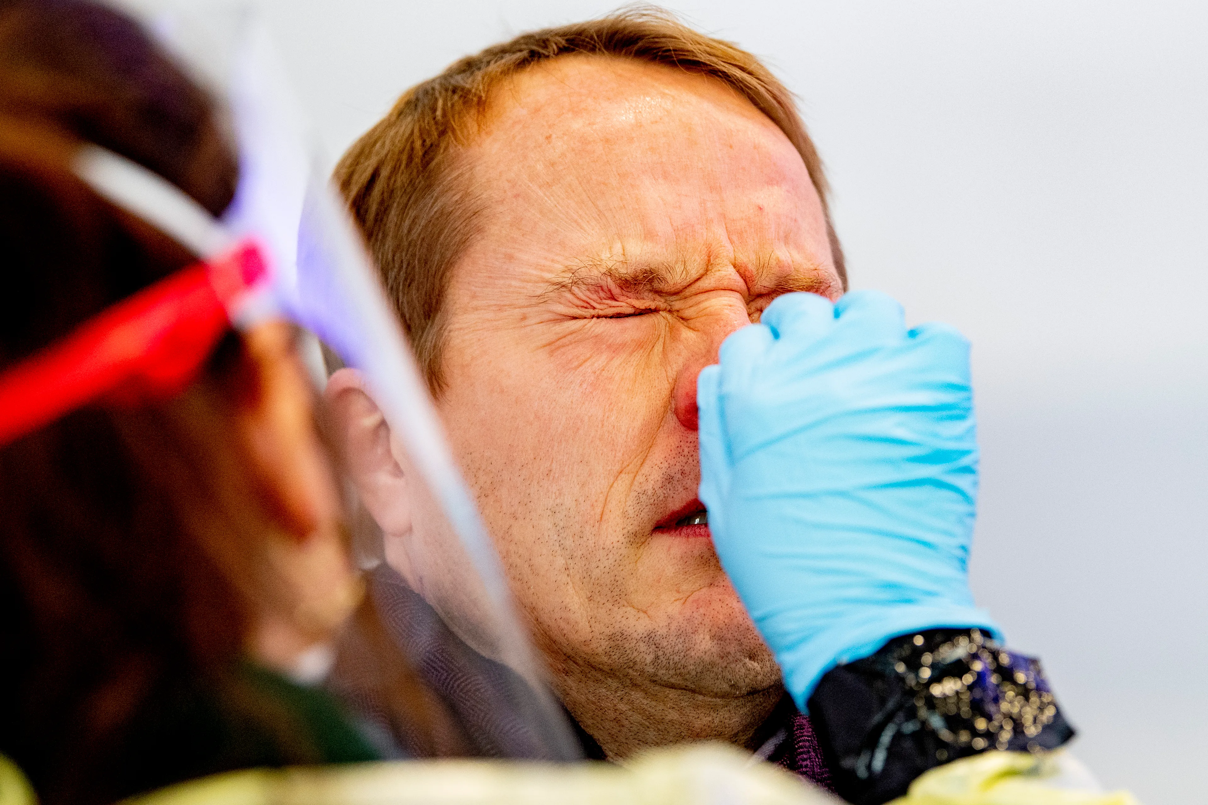 Aantal nieuw gemelde coronabesmettingen met 1490 gedaald