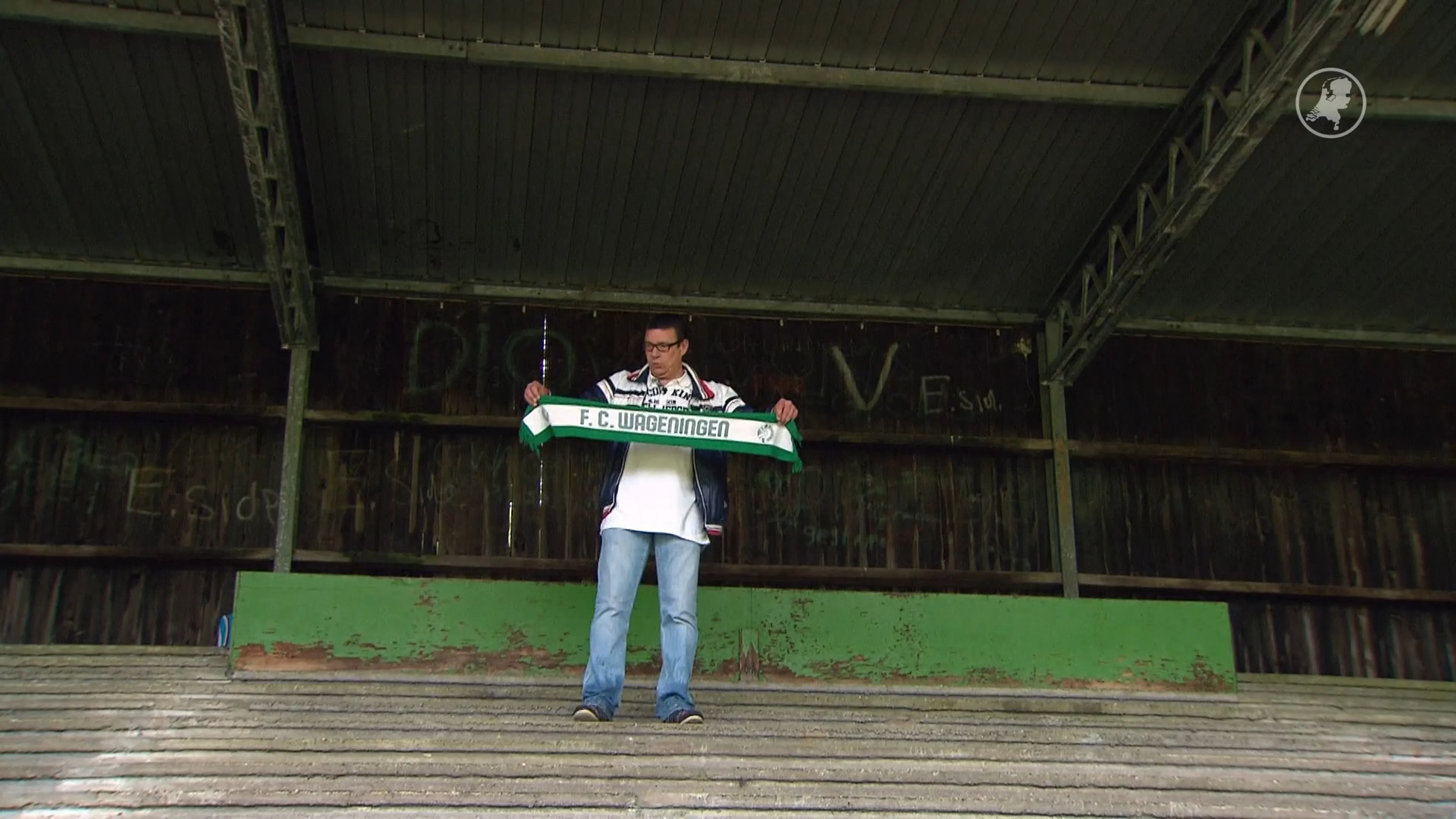 Fans RBC Roosendaal leven mee met Vitesse-supporters