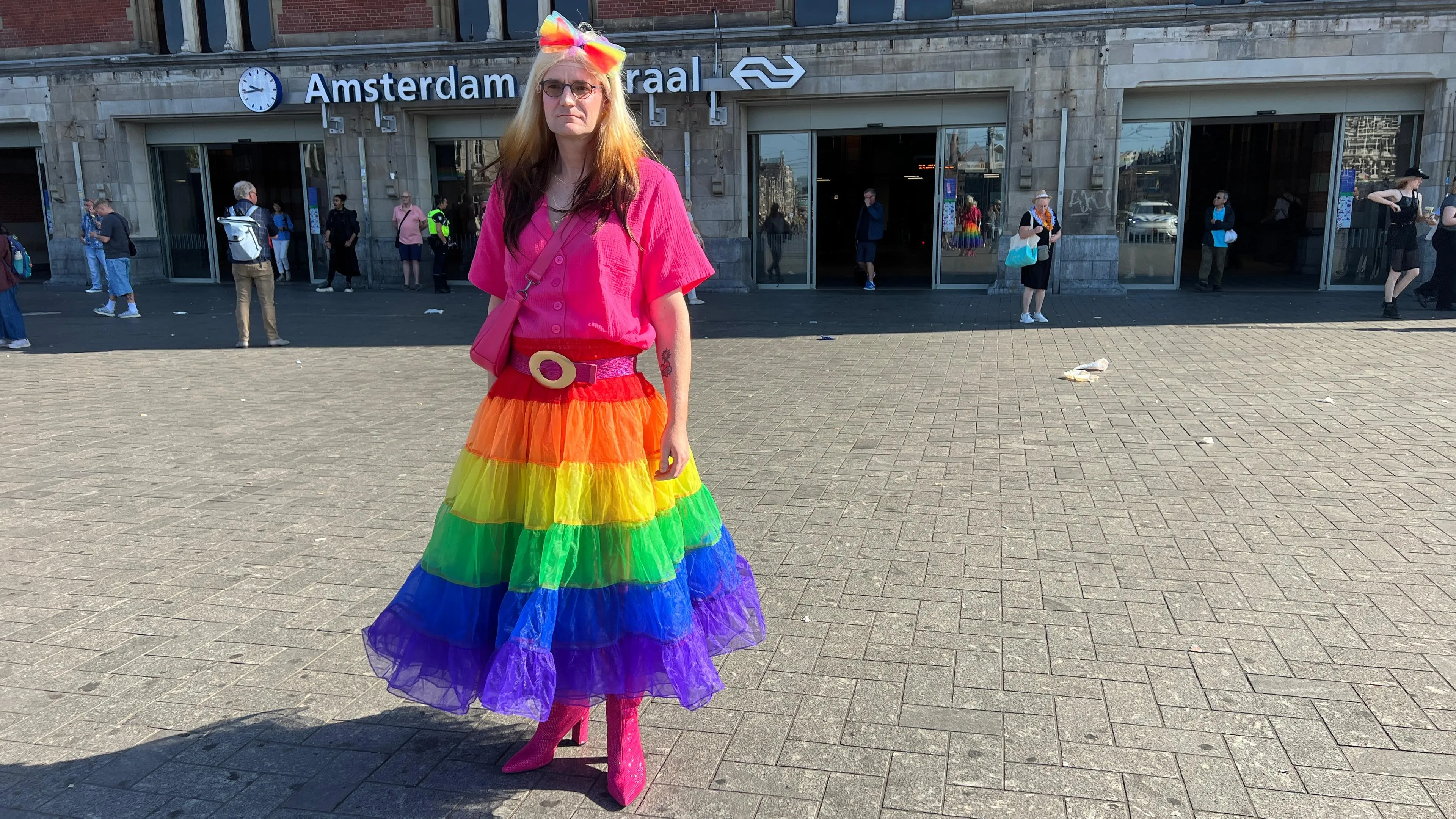 Maartje en Tamara voor het eerst als dragqueen naar buiten: 'Trots'