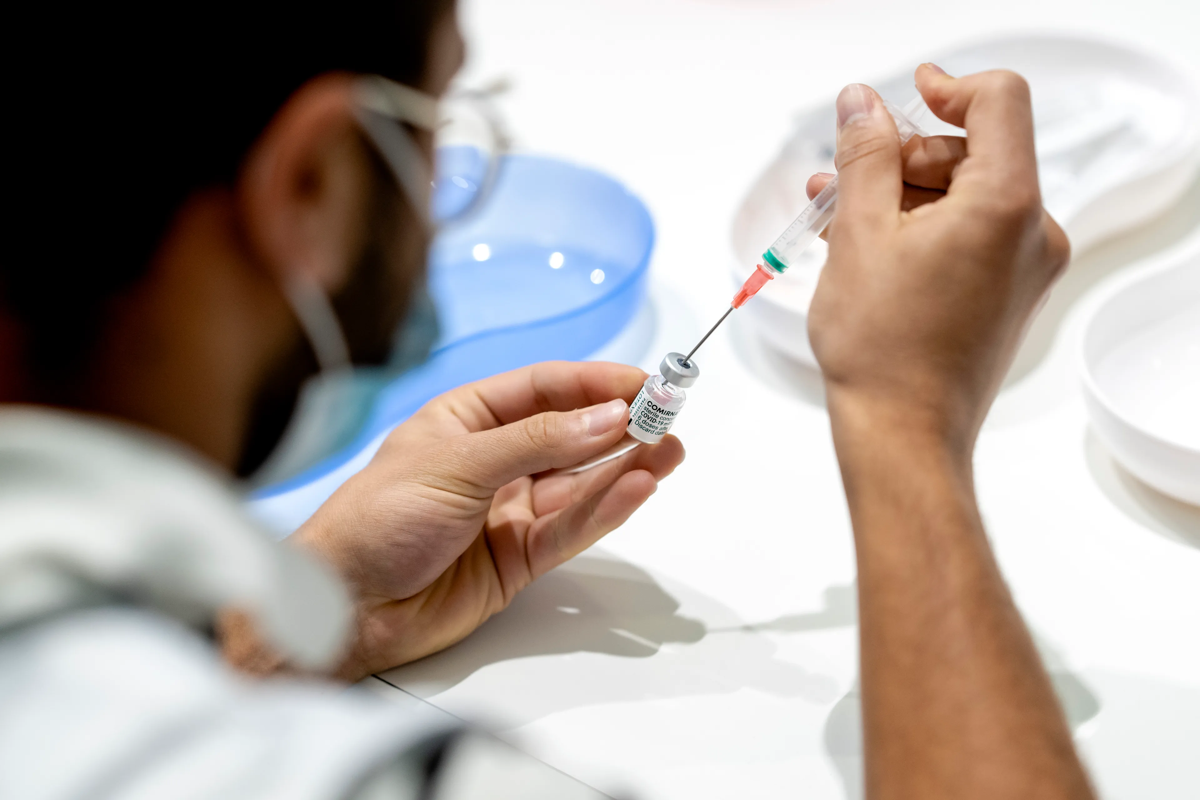 Aangepast vaccin tegen omikron positief ontvangen door Europese geneesmiddelenwaakhond