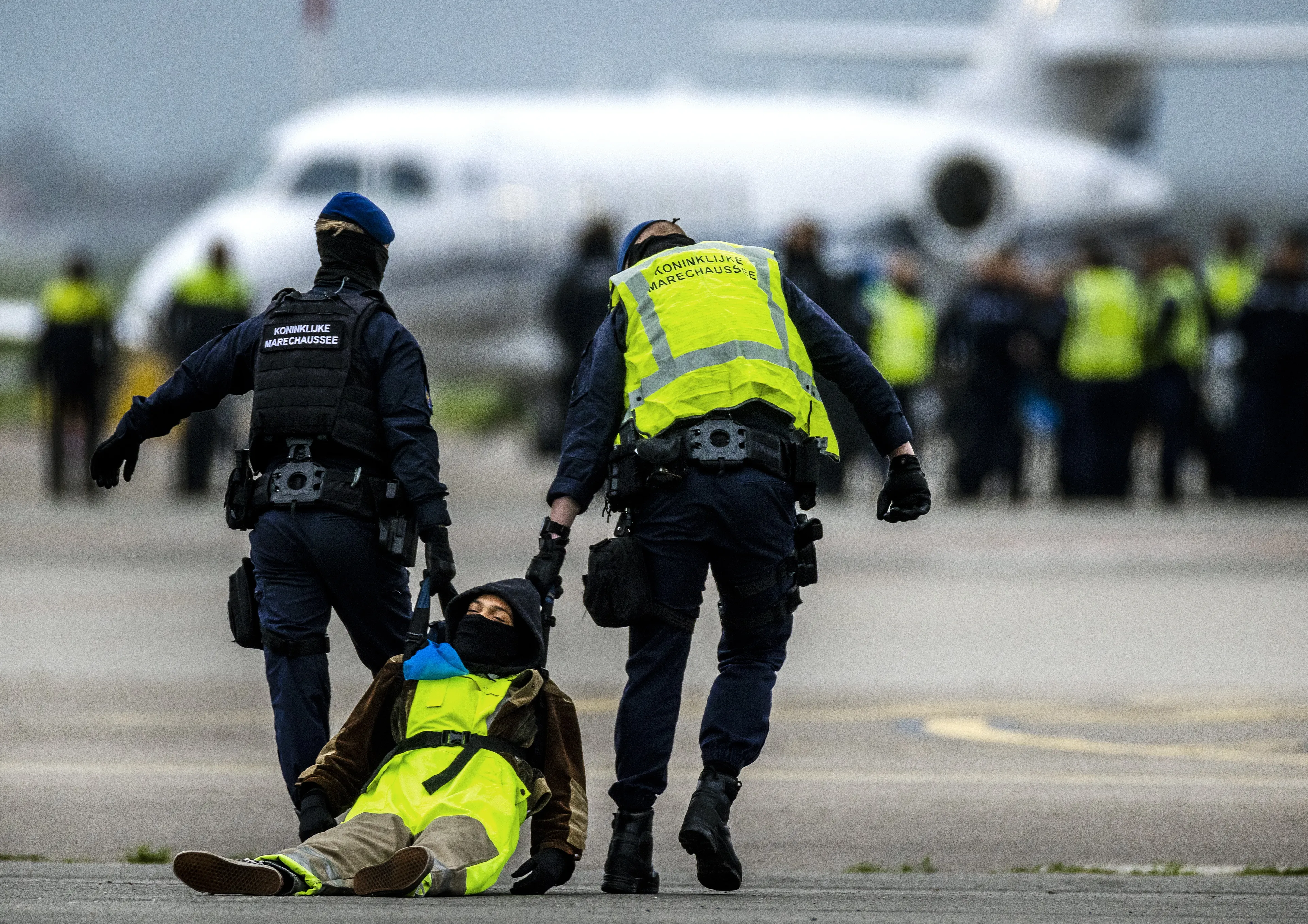 Schiphol en Defensie komen met onderzoeken na inbraak klimaatactivisten