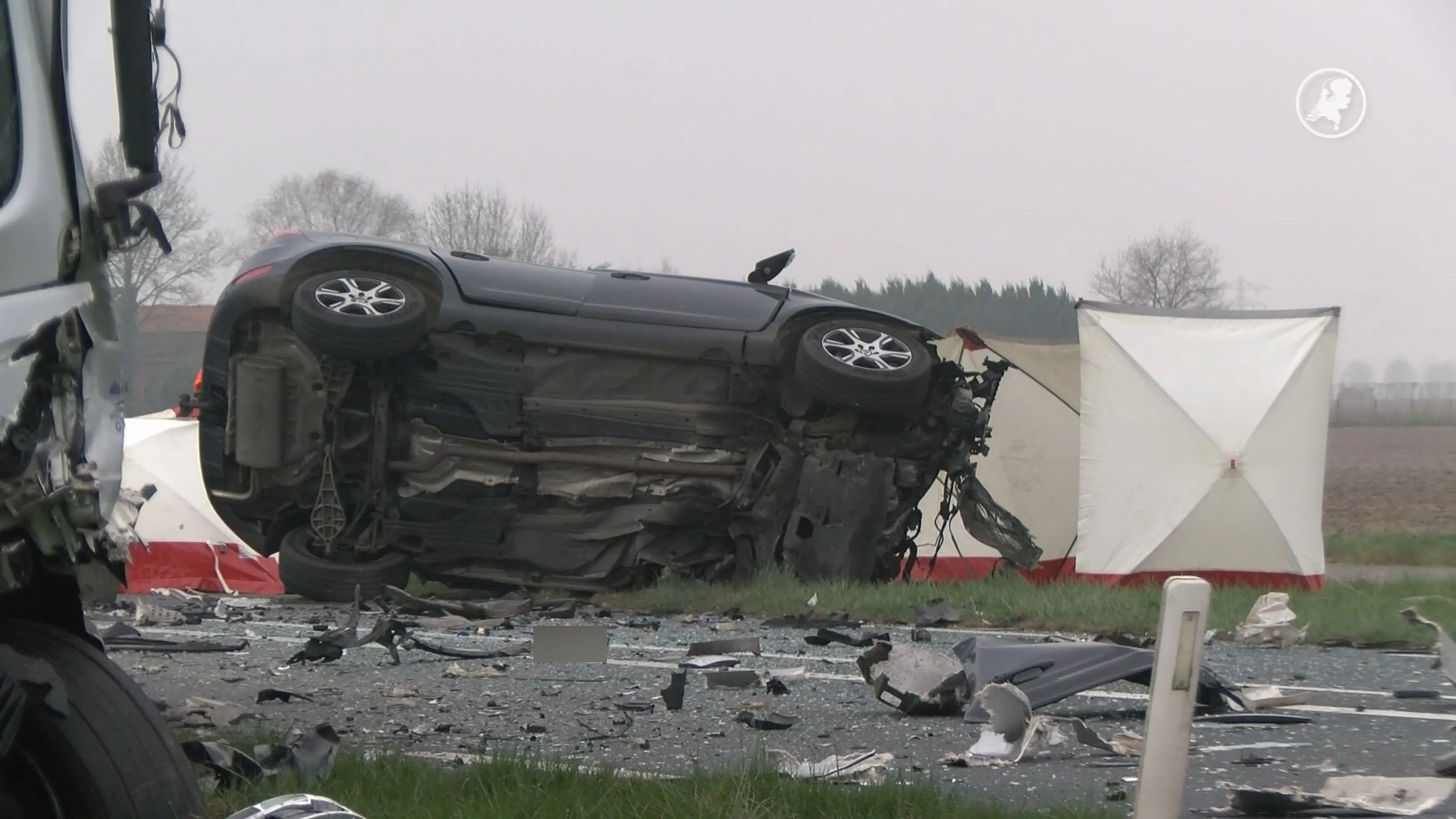 Automobilist (59) overleden na botsing met vrachtwagen bij Hulst