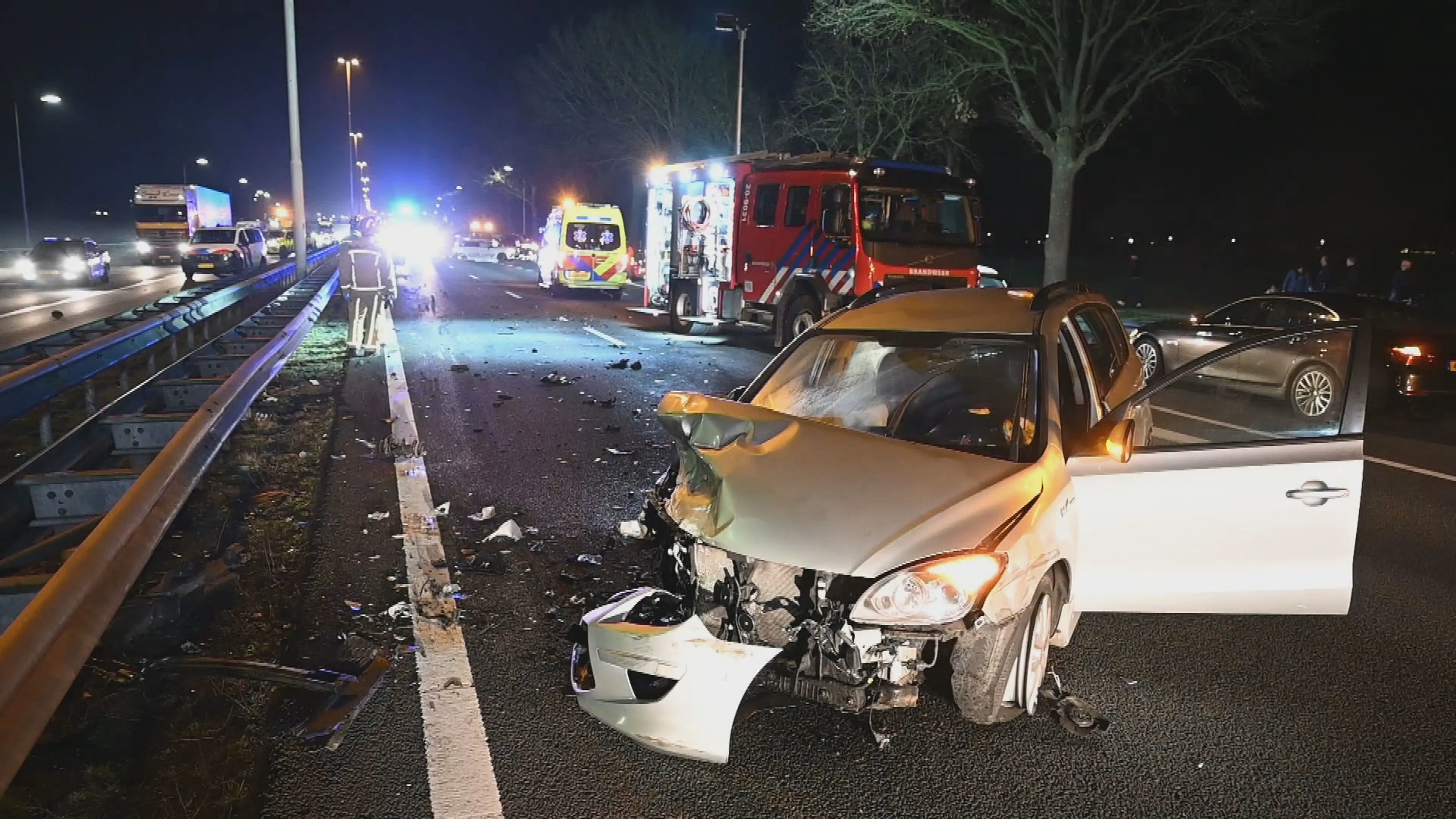 Mogelijke spookrijder veroorzaakt ongeluk op A58: meerdere gewonden