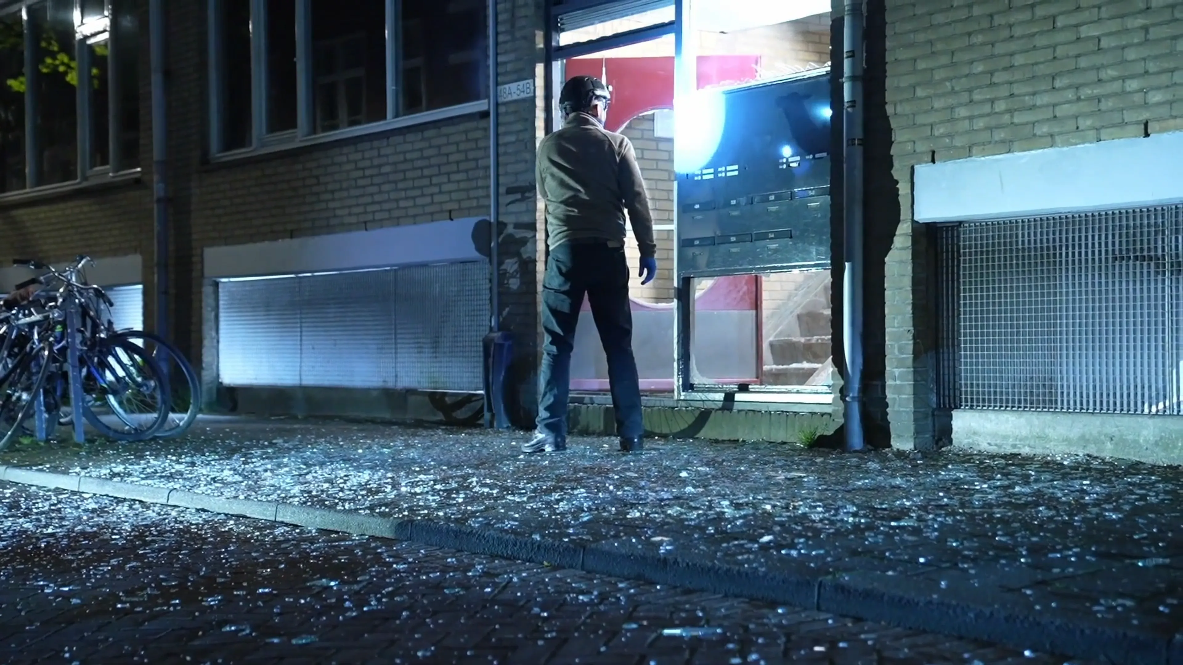 Na explosie nu schietpartij in Rotterdamse buurt, portiek doorzeefd met kogels