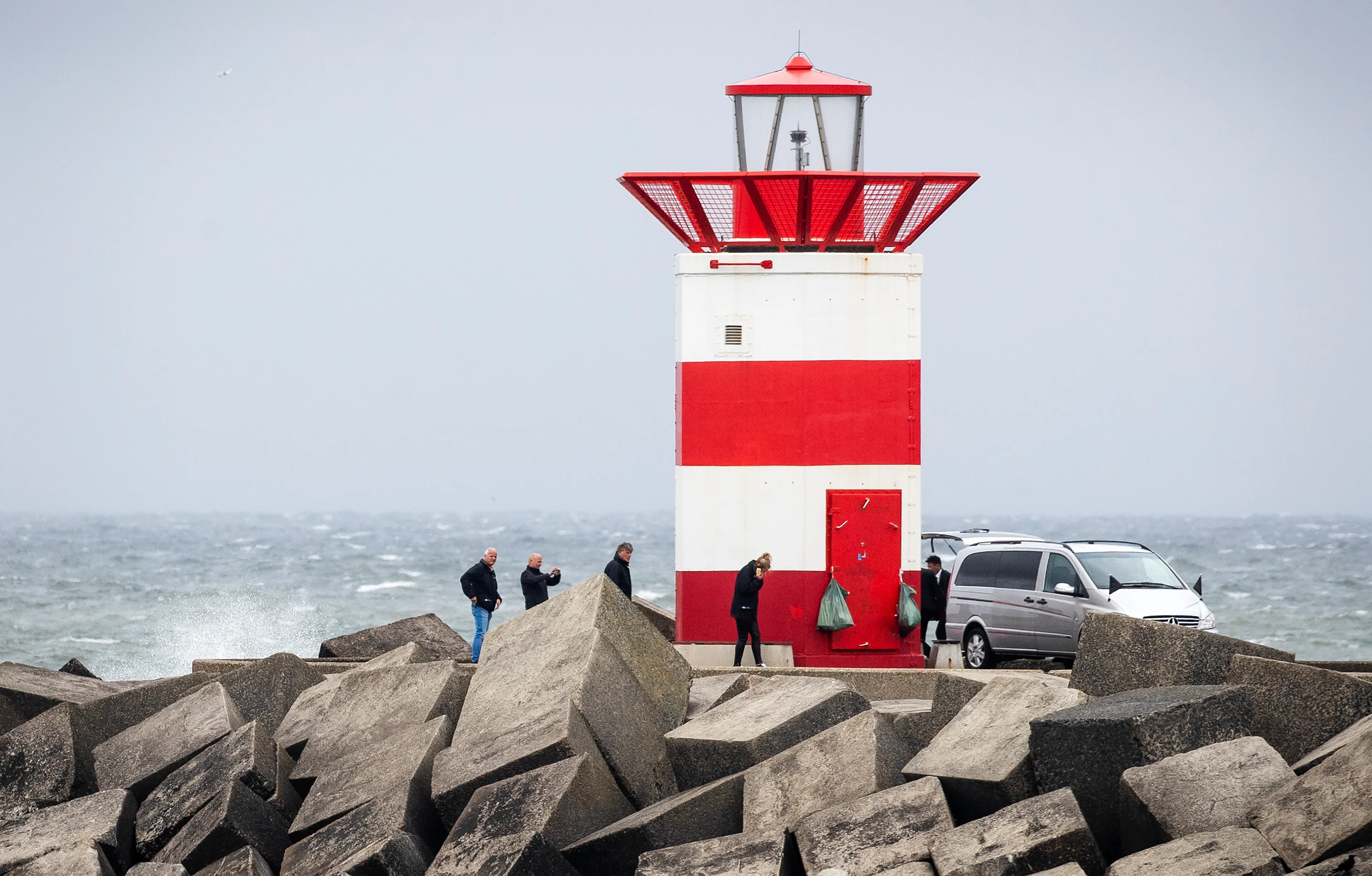 Lichaam vermiste surfer Mathijs gevonden in haven Scheveningen