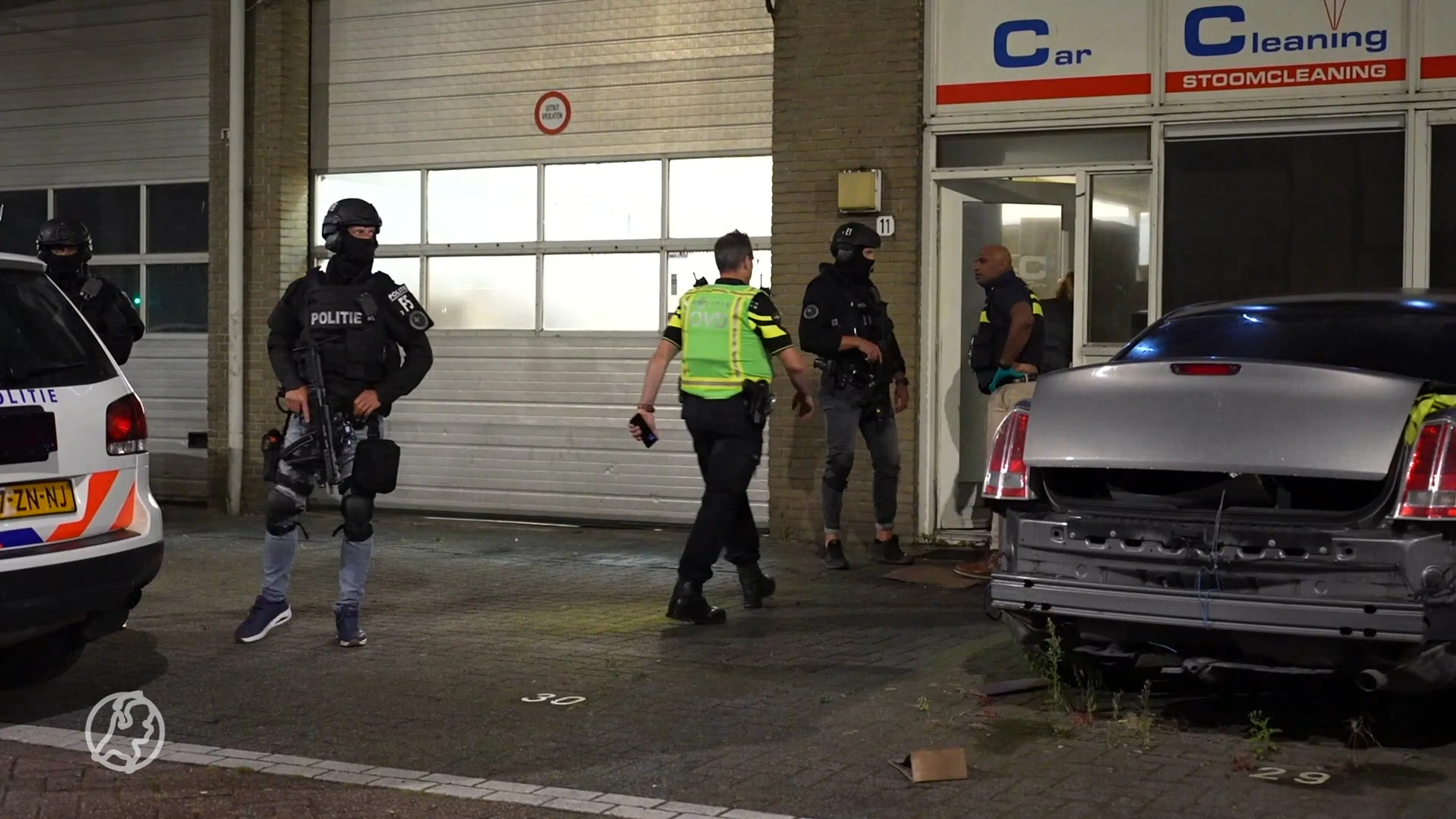 Rottende vis leidt naar vondst drugs in Rotterdams bedrijfspand