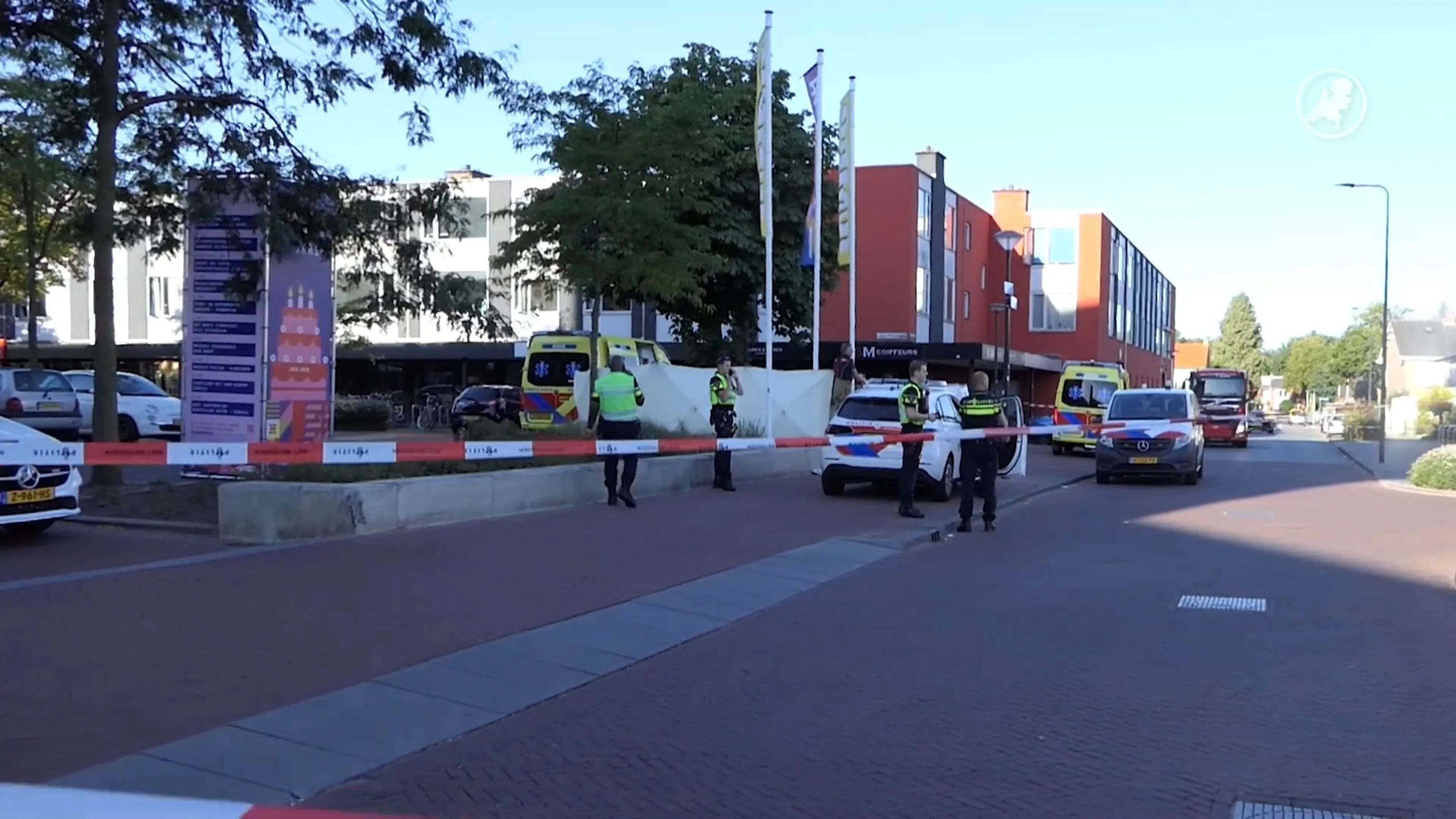 Man overleden na incident bij supermarkt in Enschede